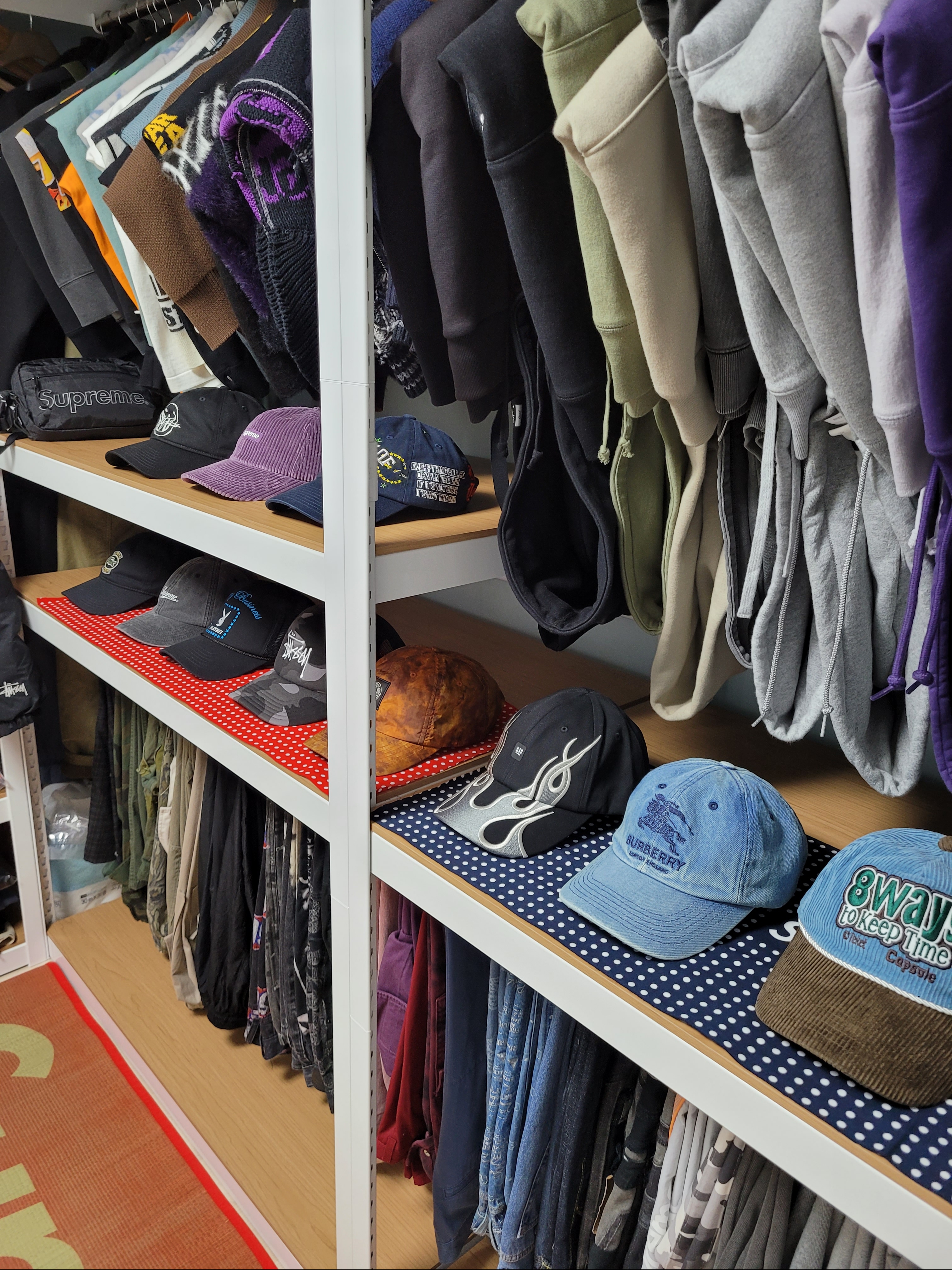 Supreme x Burberry Denim 6-Panel Washed Blue - 22SS, Yeezy Gap Engineered By Balenciaga Flame Cap Black 착용 스타일