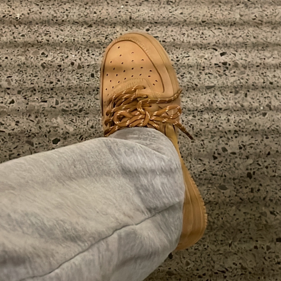 Nike Air Force 1 '07 WB Flax 착용 스타일