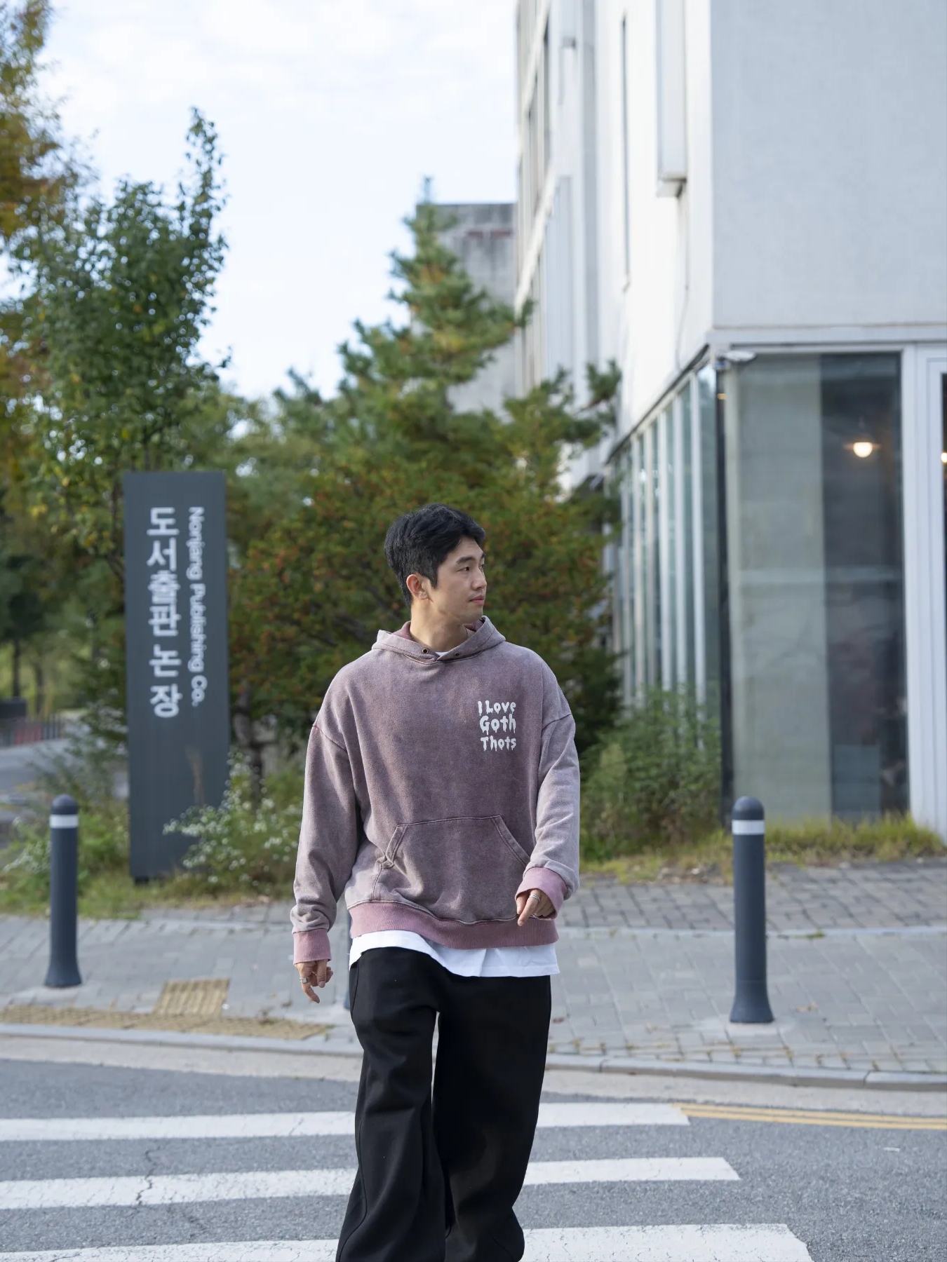 Maison Mihara Yasuhiro Blakey OG Sole Canvas Low-top Sneakers Black White 착용 스타일 - 2