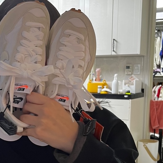 Nike x Sacai VaporWaffle White and Gum 착용 스타일