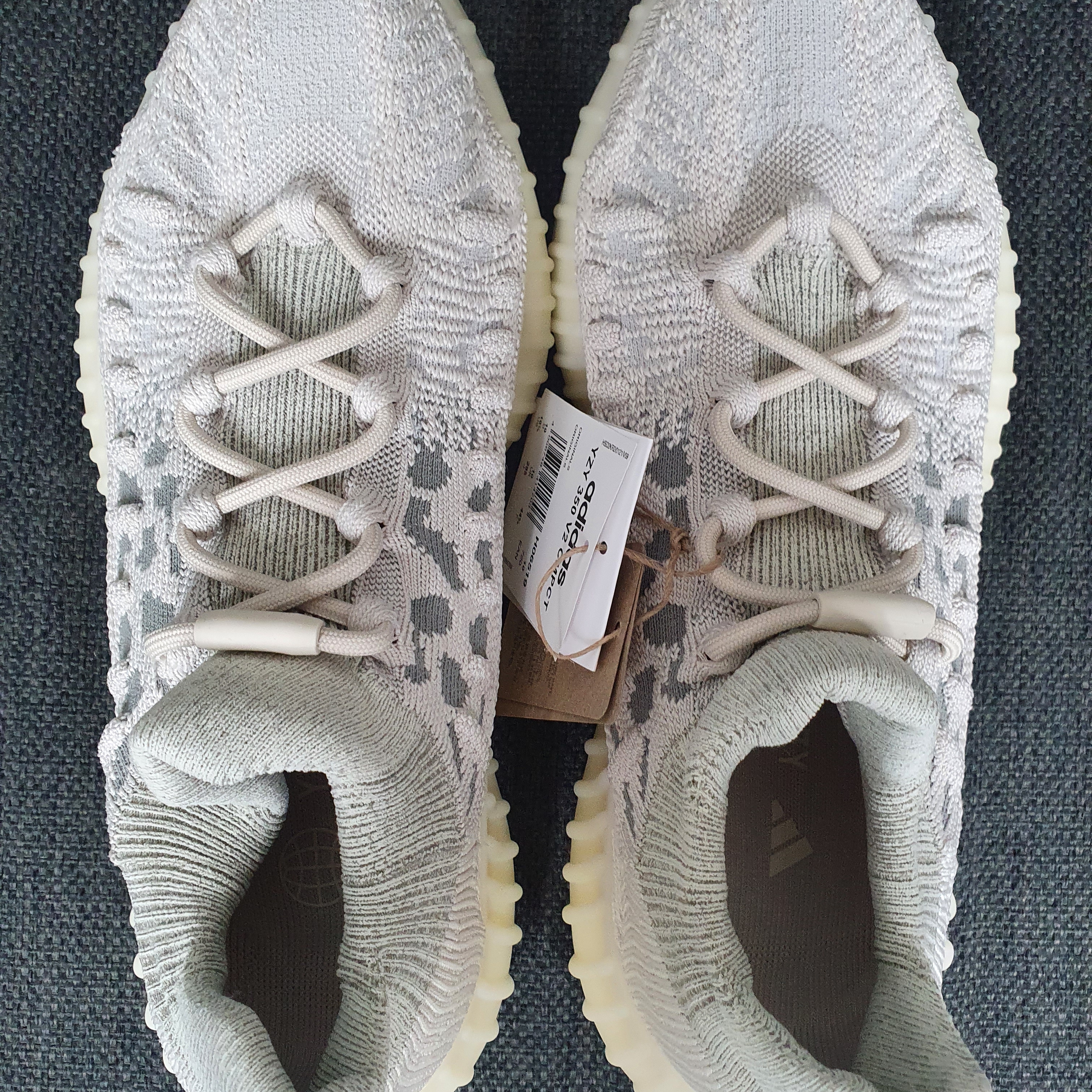 Adidas Yeezy 350 V2 CMPCT Slate Bone 2022/2023 착용 스타일 - 4