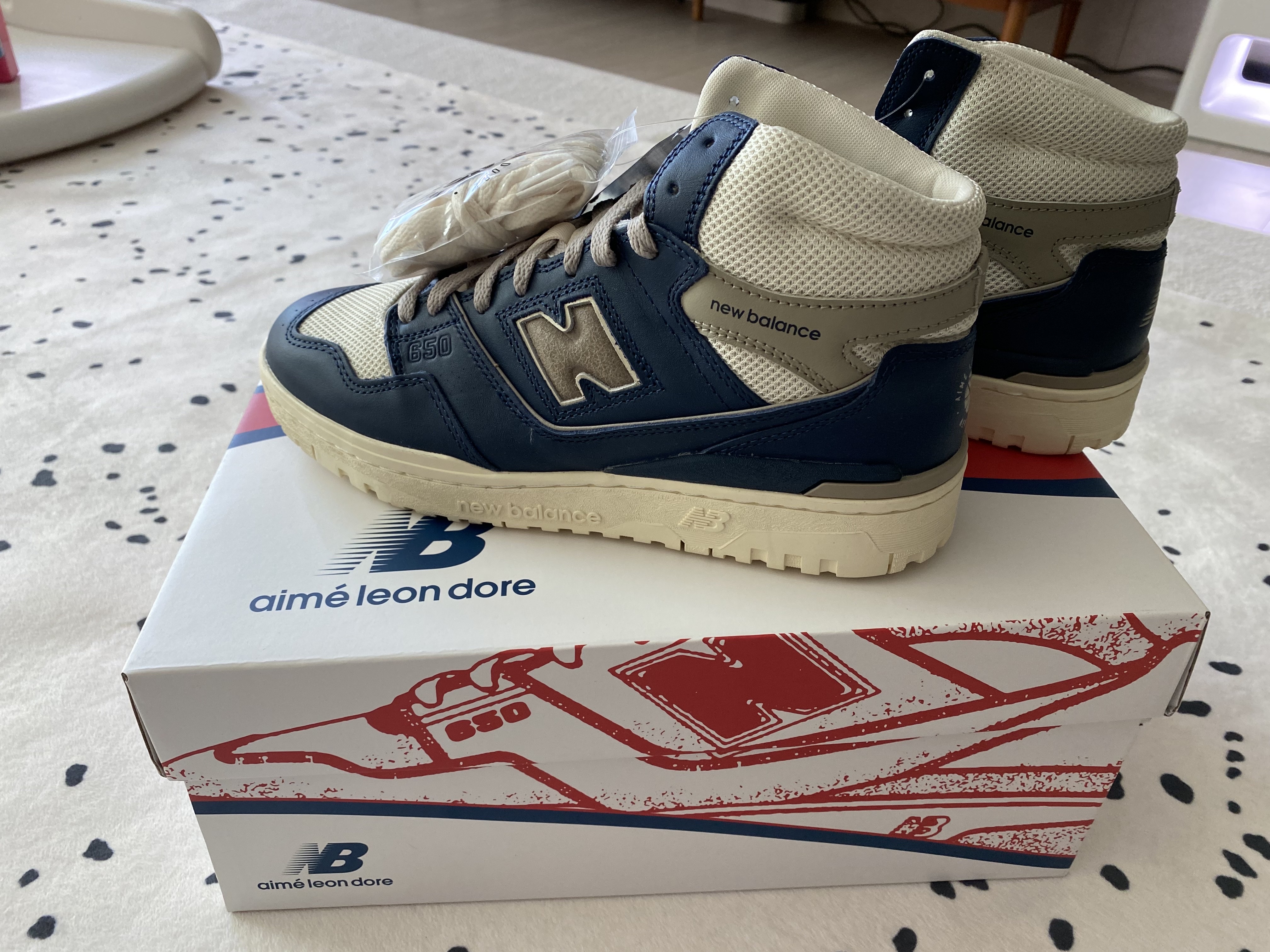 New Balance x Aime Leon Dore 650R Navy 착용 스타일 - 1