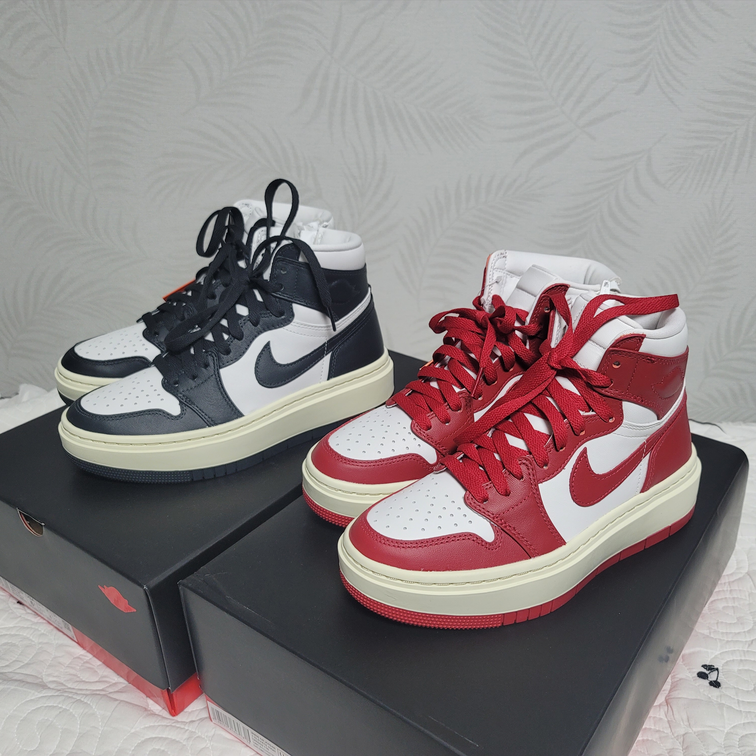 (W) Jordan 1 Elevate High Varsity Red, (W) Jordan 1 Elevate High Dark Ash 착용 스타일 - 3
