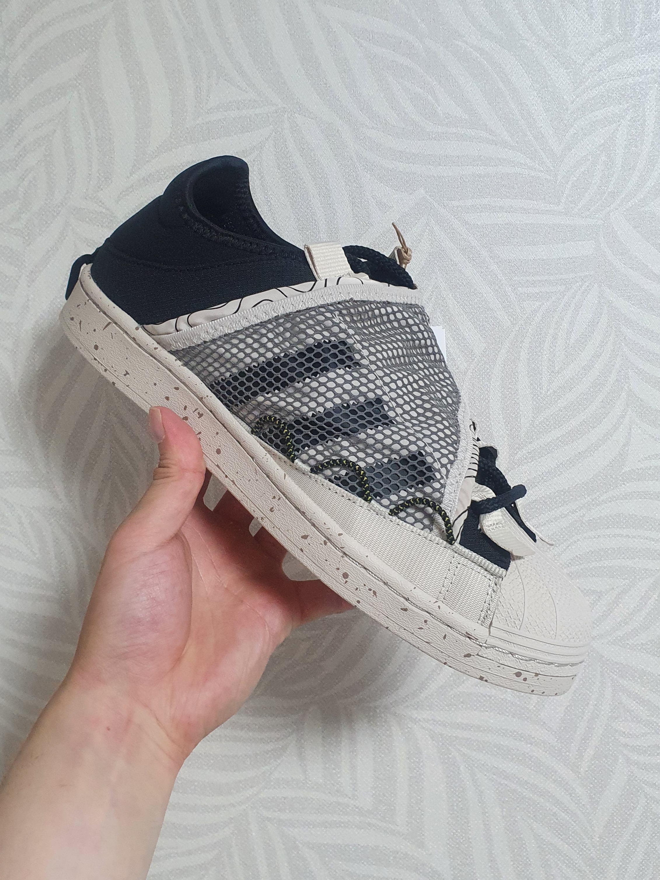 Adidas Superstar Bliss Core Black 착용 스타일 - 1