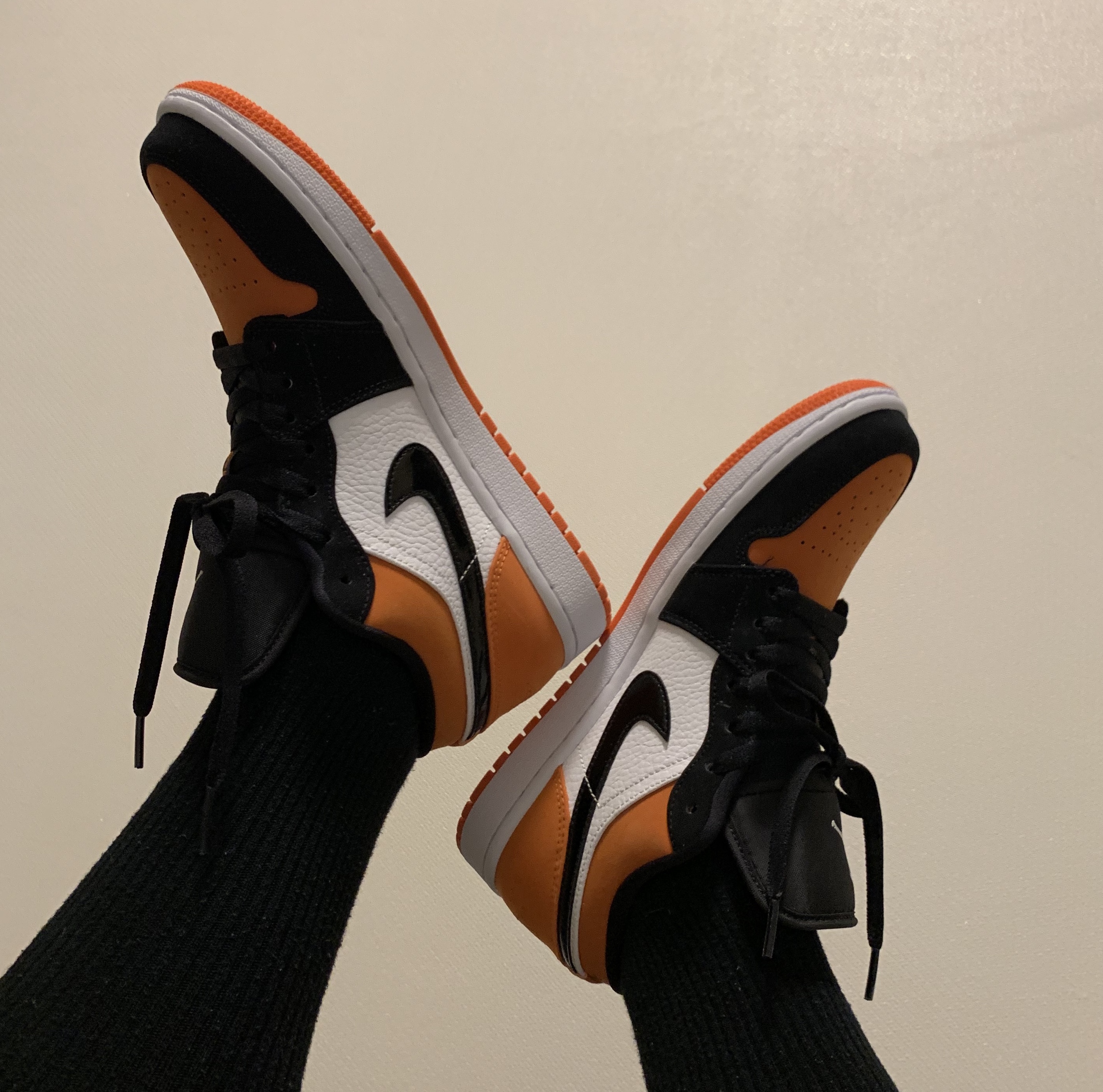Jordan 1 Low Shattered Backboard 착용 스타일