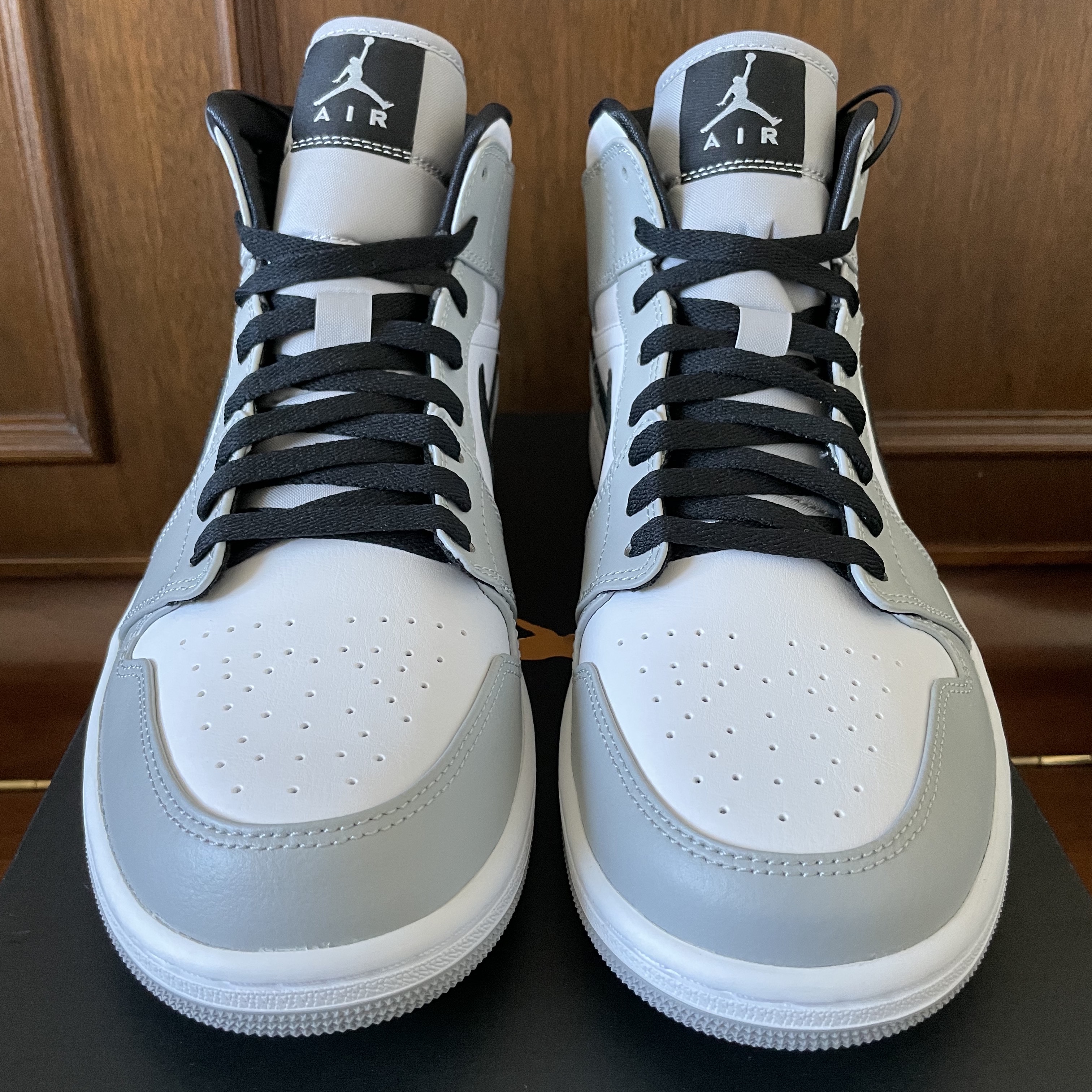 Jordan 1 Mid Light Smoke Grey 착용 스타일 - 3