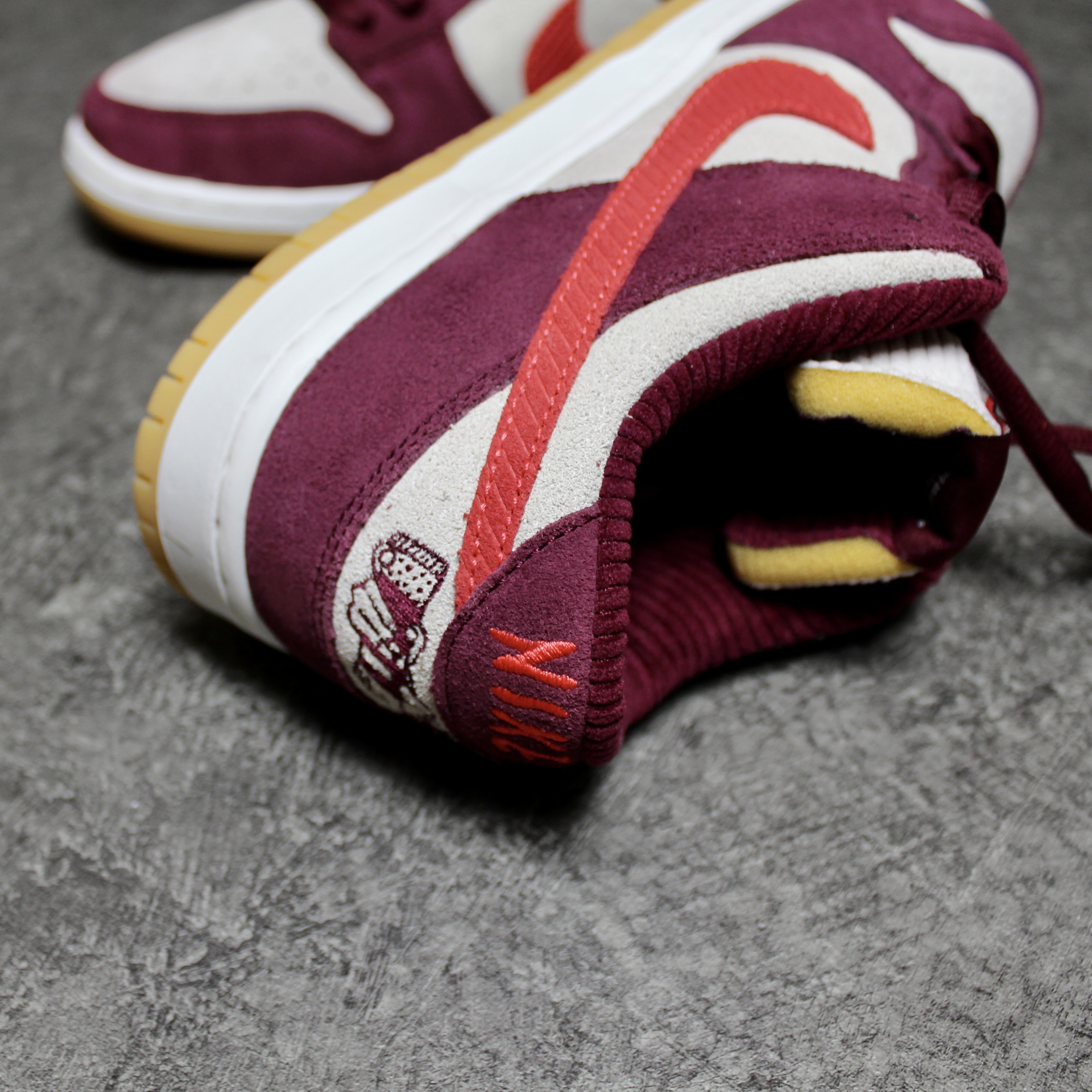Nike x Skate Like a Girl SB Dunk Low QS Barely Rose 착용 스타일 - 2