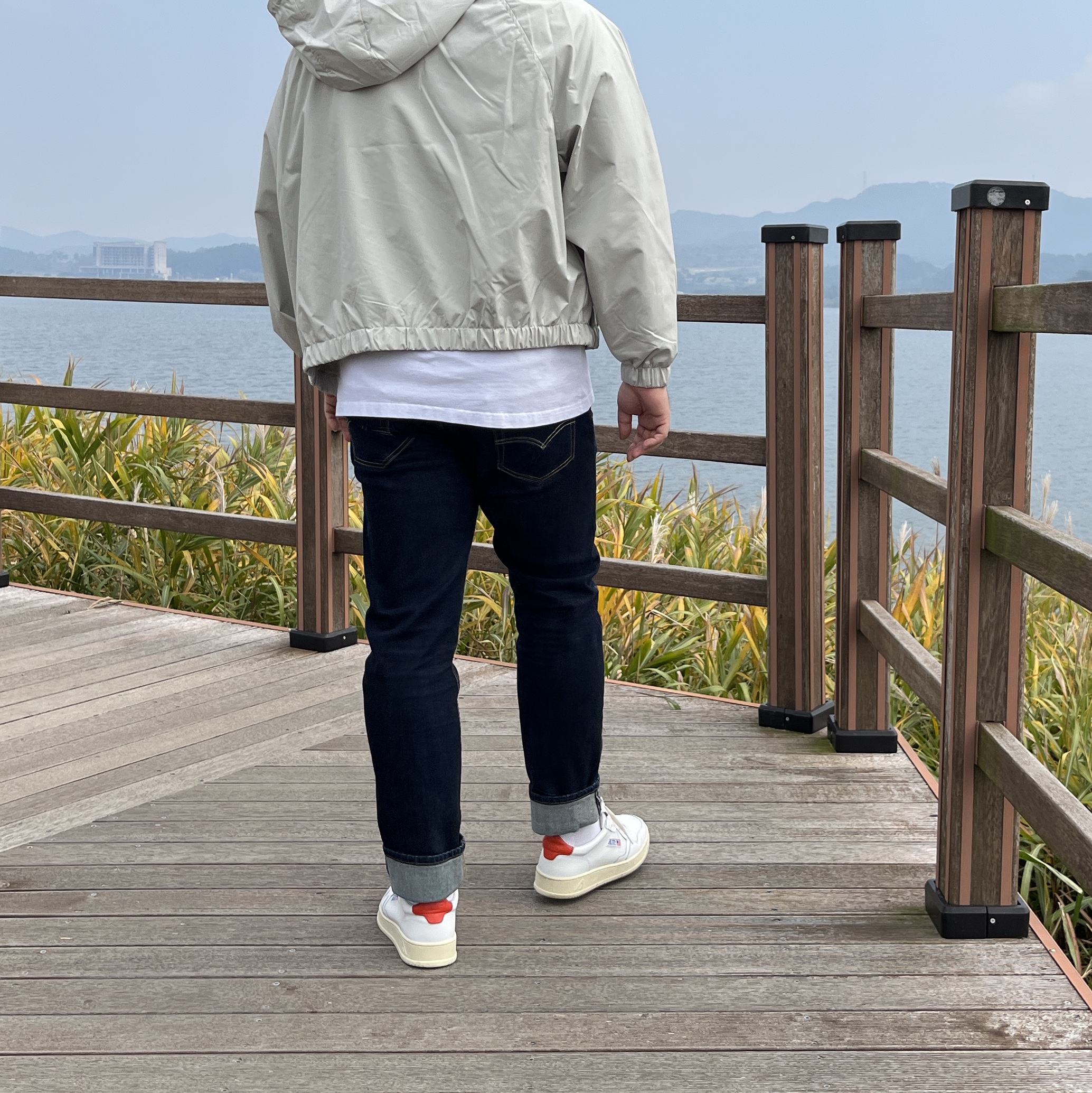 Autry Medalist Low Leather Sneakers White Orange 착용 스타일 - 1