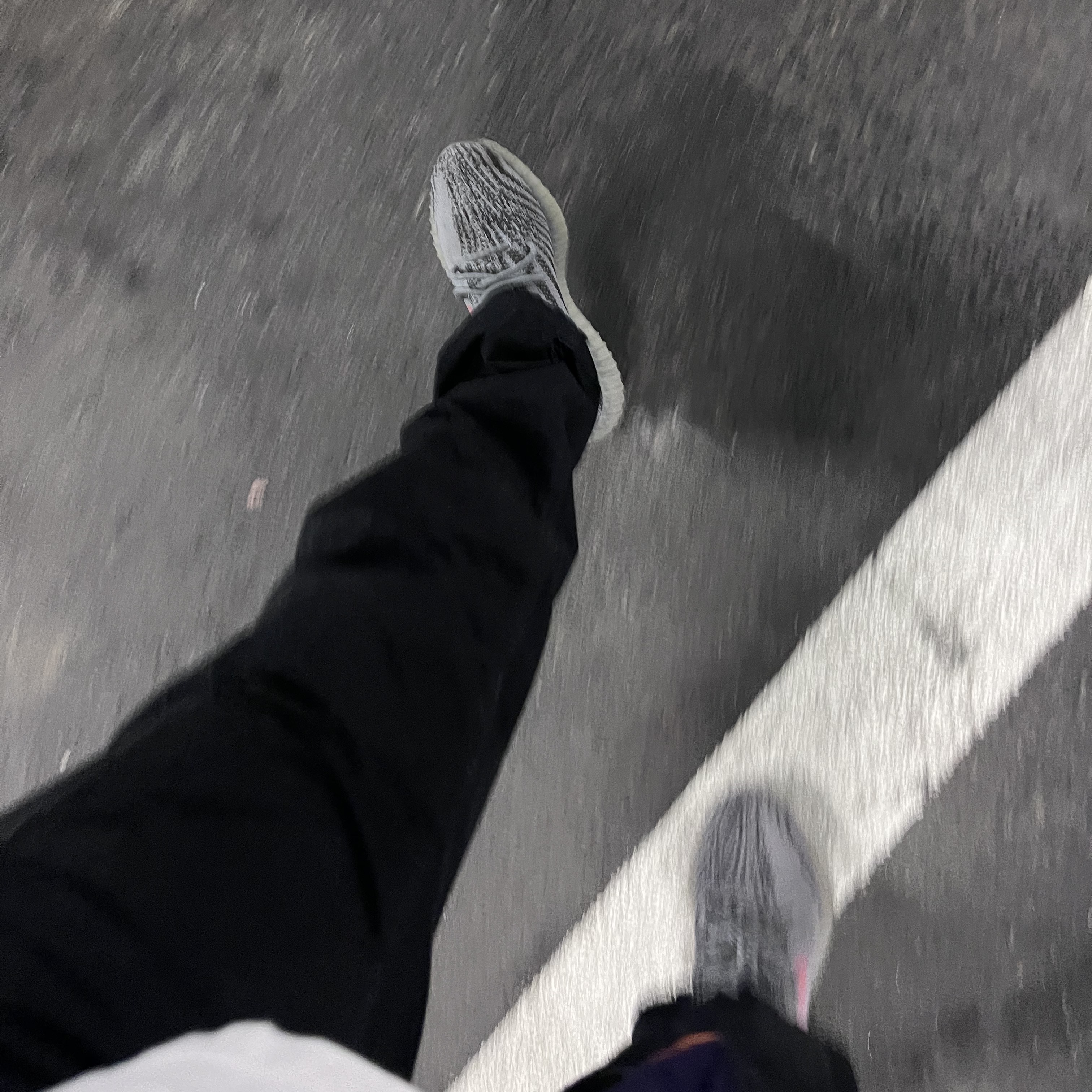 Adidas Yeezy Boost 350 V2 Beluga 2.0 착용 스타일