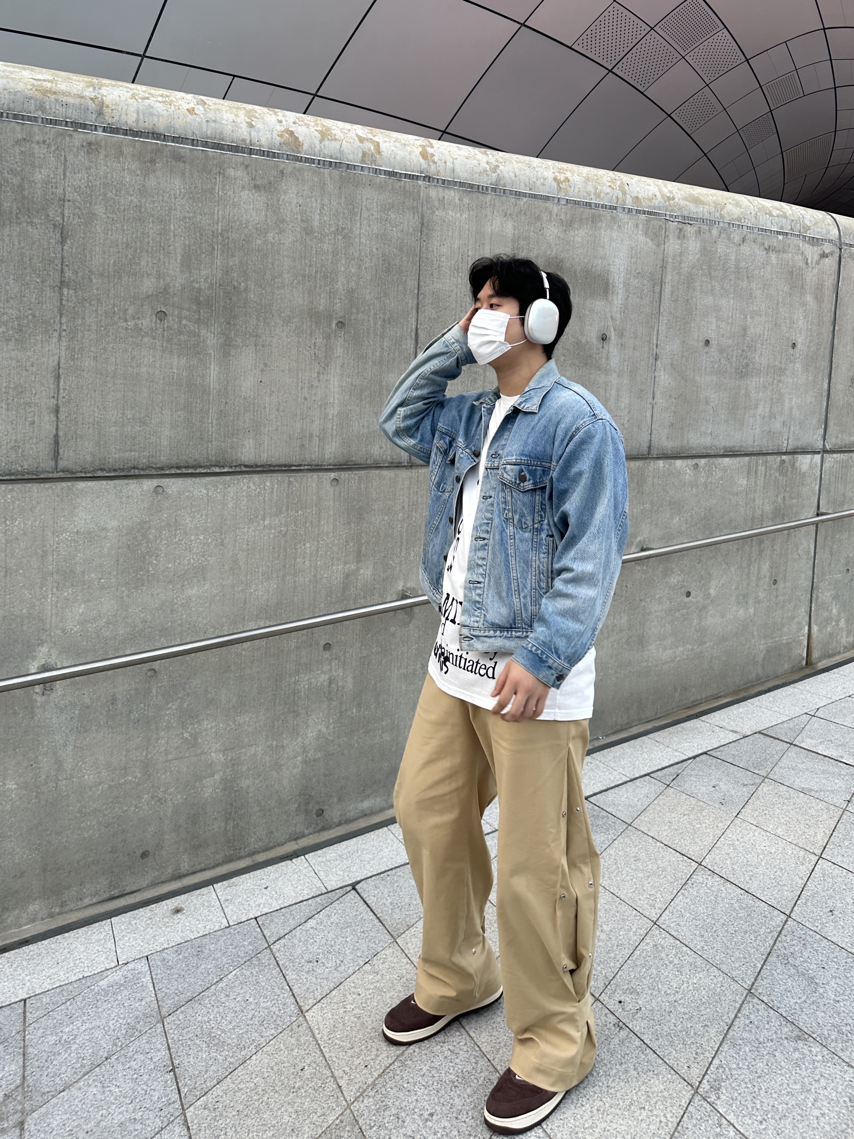 Apple AirPods Max Lightning Silver (Korean Ver.), Nike Air Force 1 Mid '07 QS Chocolate 착용 스타일 - 1