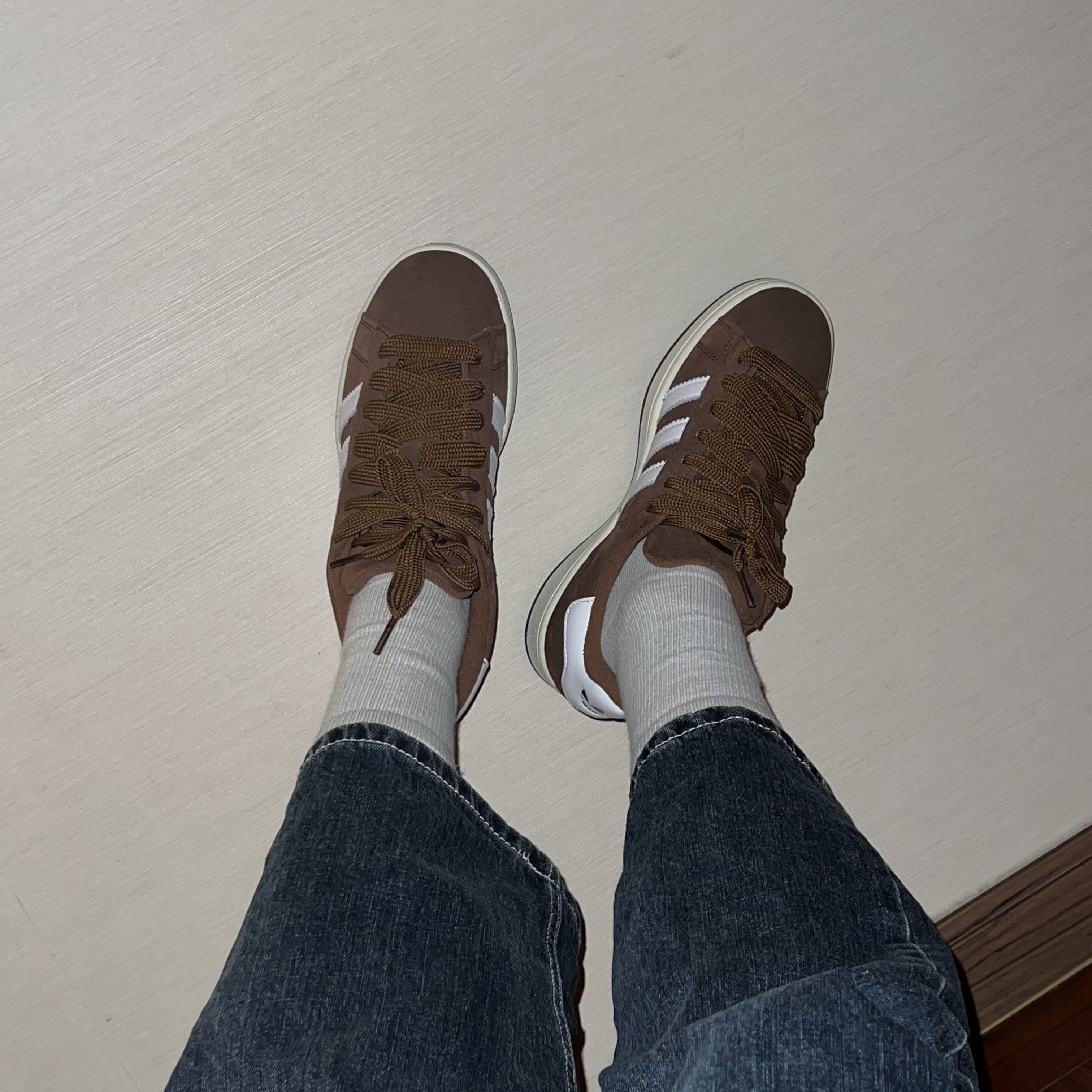 Adidas Campus 00s Bark Cloud White 착용 스타일 - 3