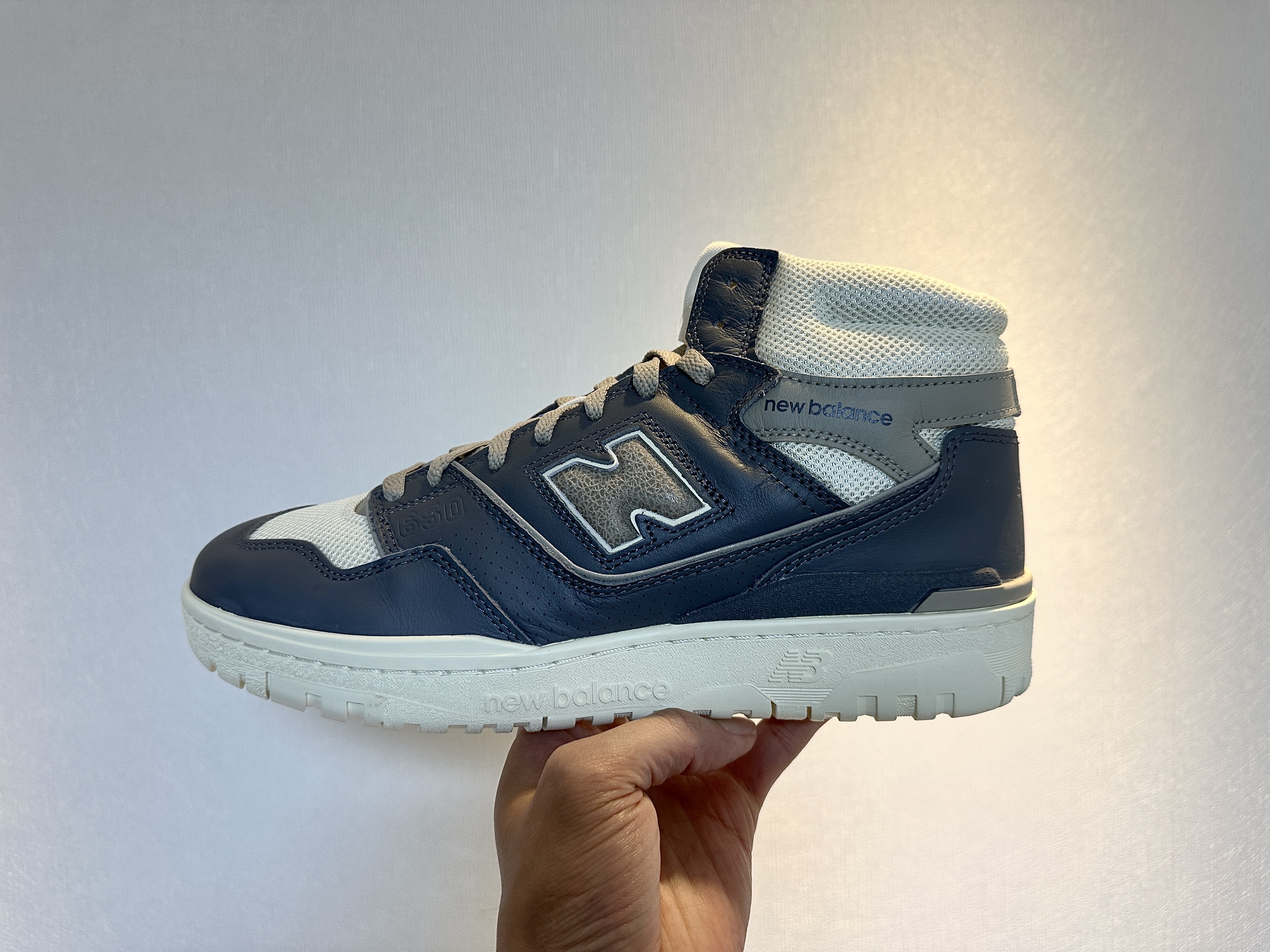 New Balance x Aime Leon Dore 650R Dark Grey 착용 스타일 - 1