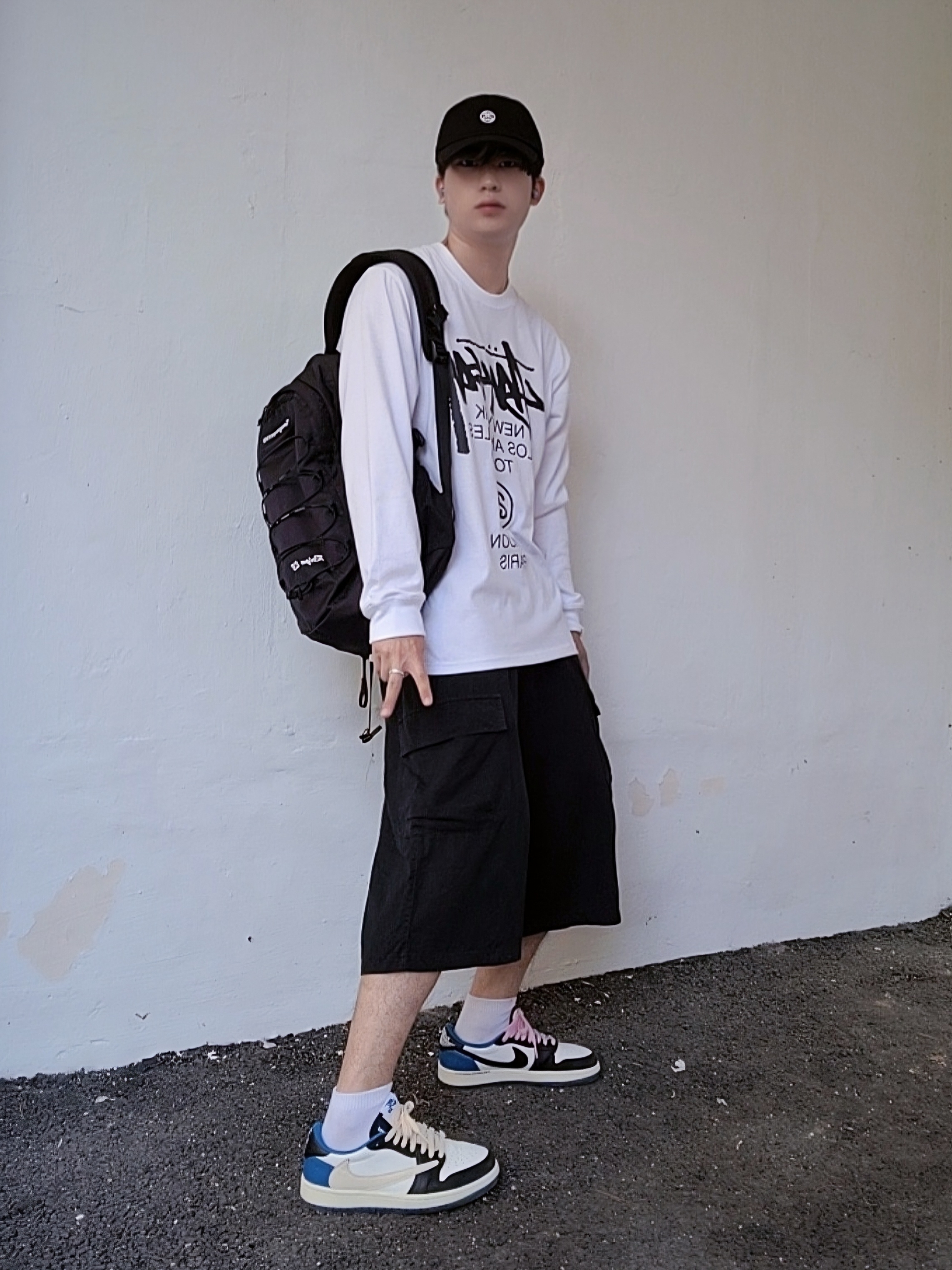 Jordan 1 x Travis Scott x Fragment Retro Low OG SP Military Blue, Supreme Backpack Black - 22SS 착용 스타일 - 2