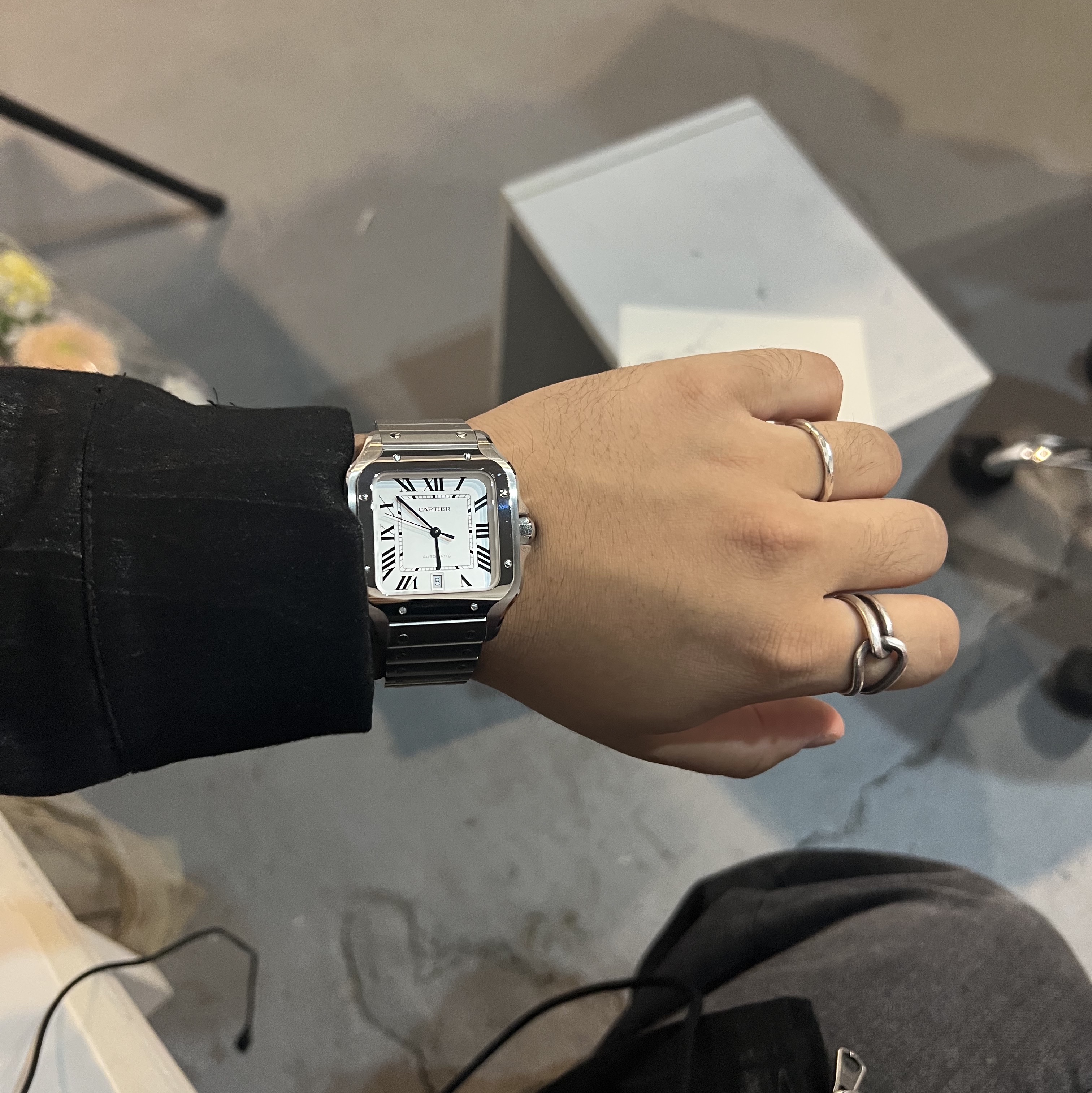 Cartier Santos Dumont Watch Large Quartz Steel Alligator Leather Navy Blue 착용 스타일