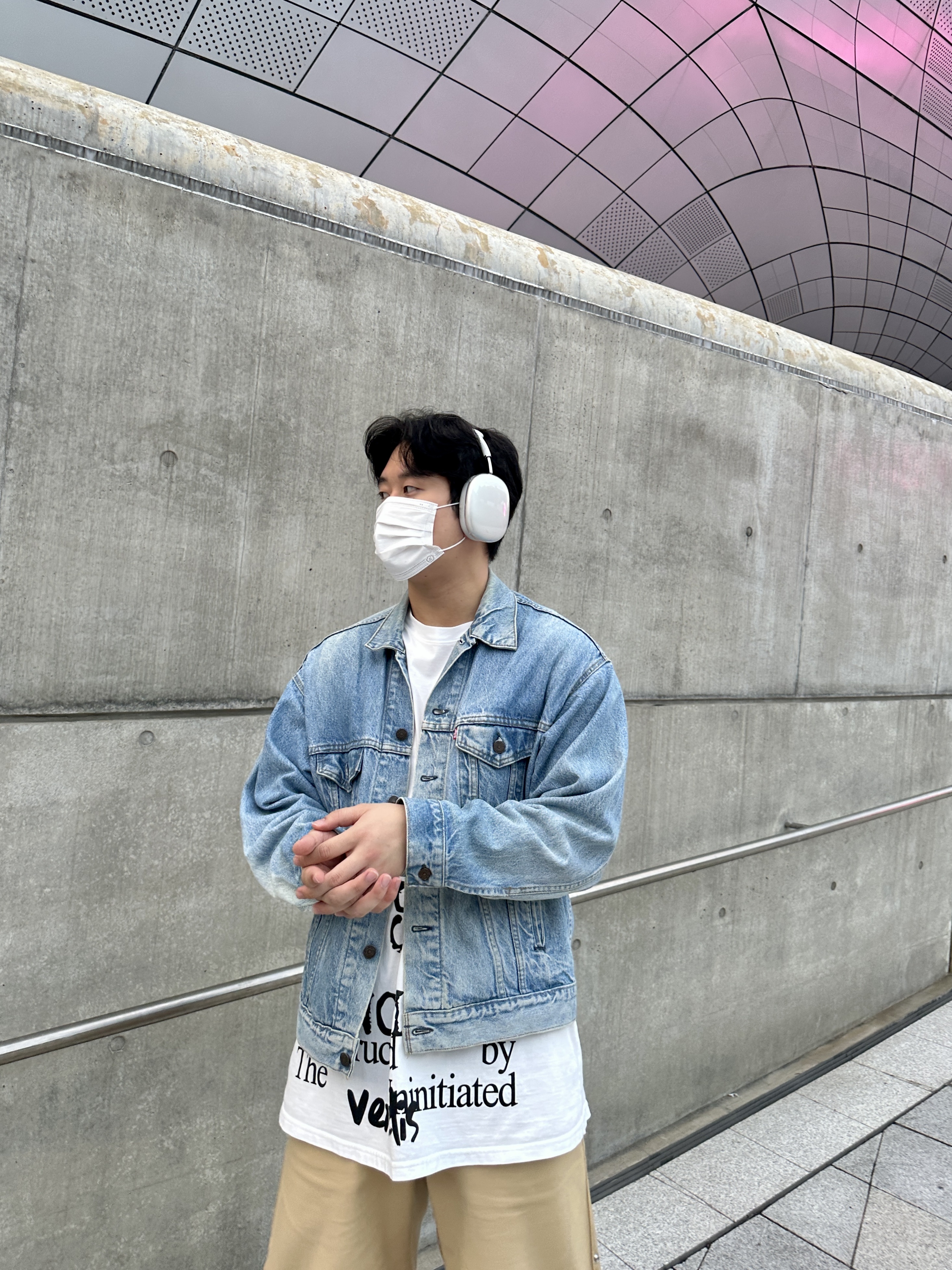 Apple AirPods Max Lightning Silver (Korean Ver.), Nike Air Force 1 Mid '07 QS Chocolate 착용 스타일 - 4
