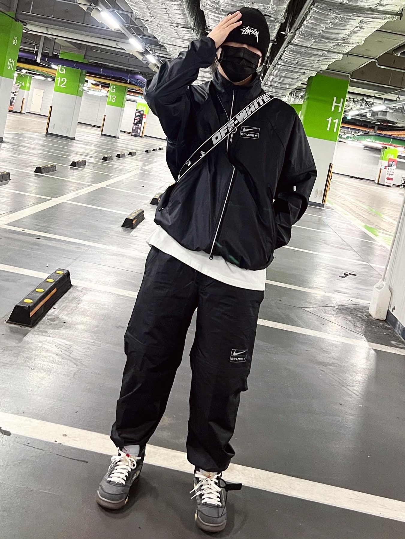 Nike x Stussy NRG FL Storm-Fit Jacket Black (DO5304-010), Nike x Stussy NRG FL Storm-Fit Pants Black (DO7170-010) 착용 스타일 - 2