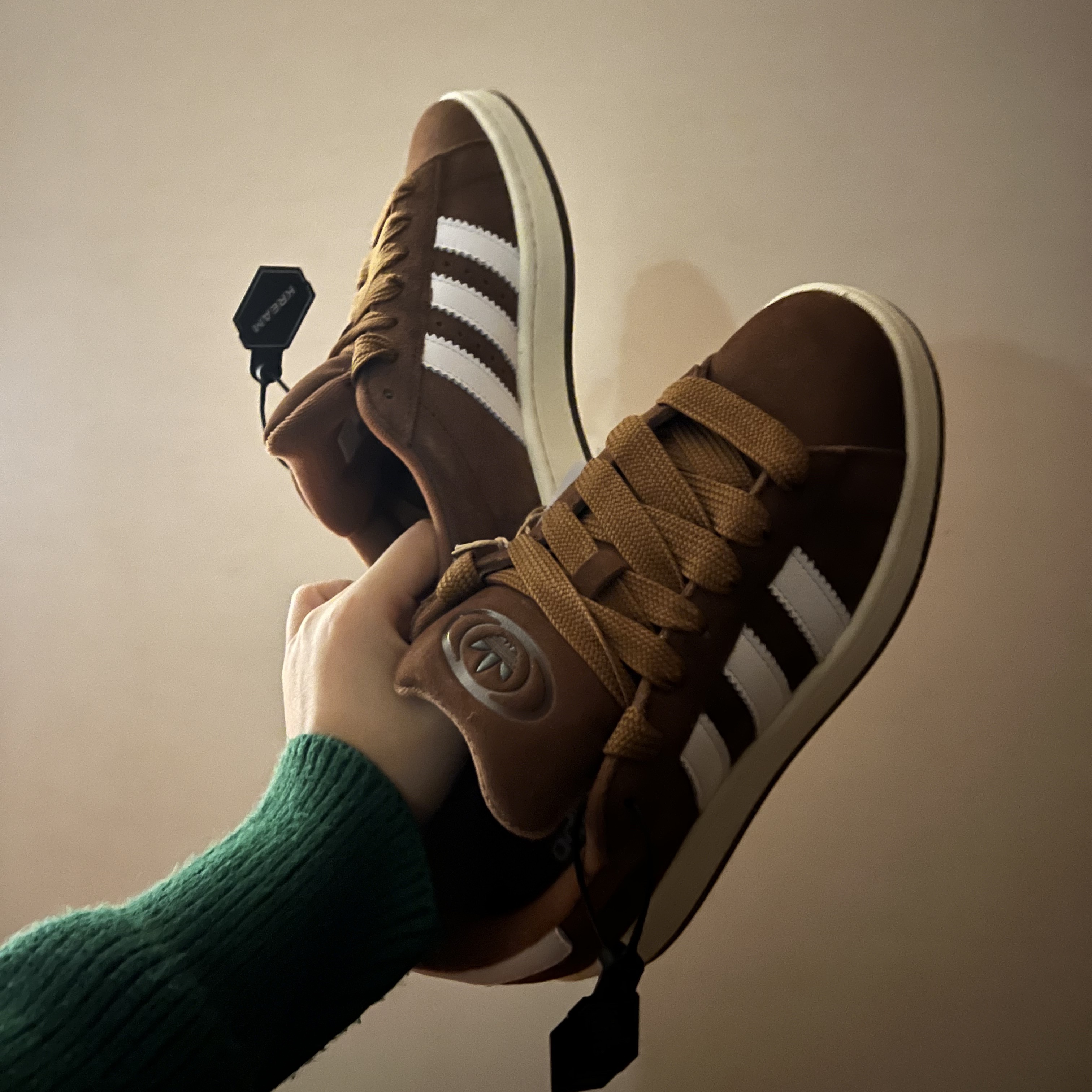 Adidas Campus 00s Bark Cloud White 착용 스타일 - 1