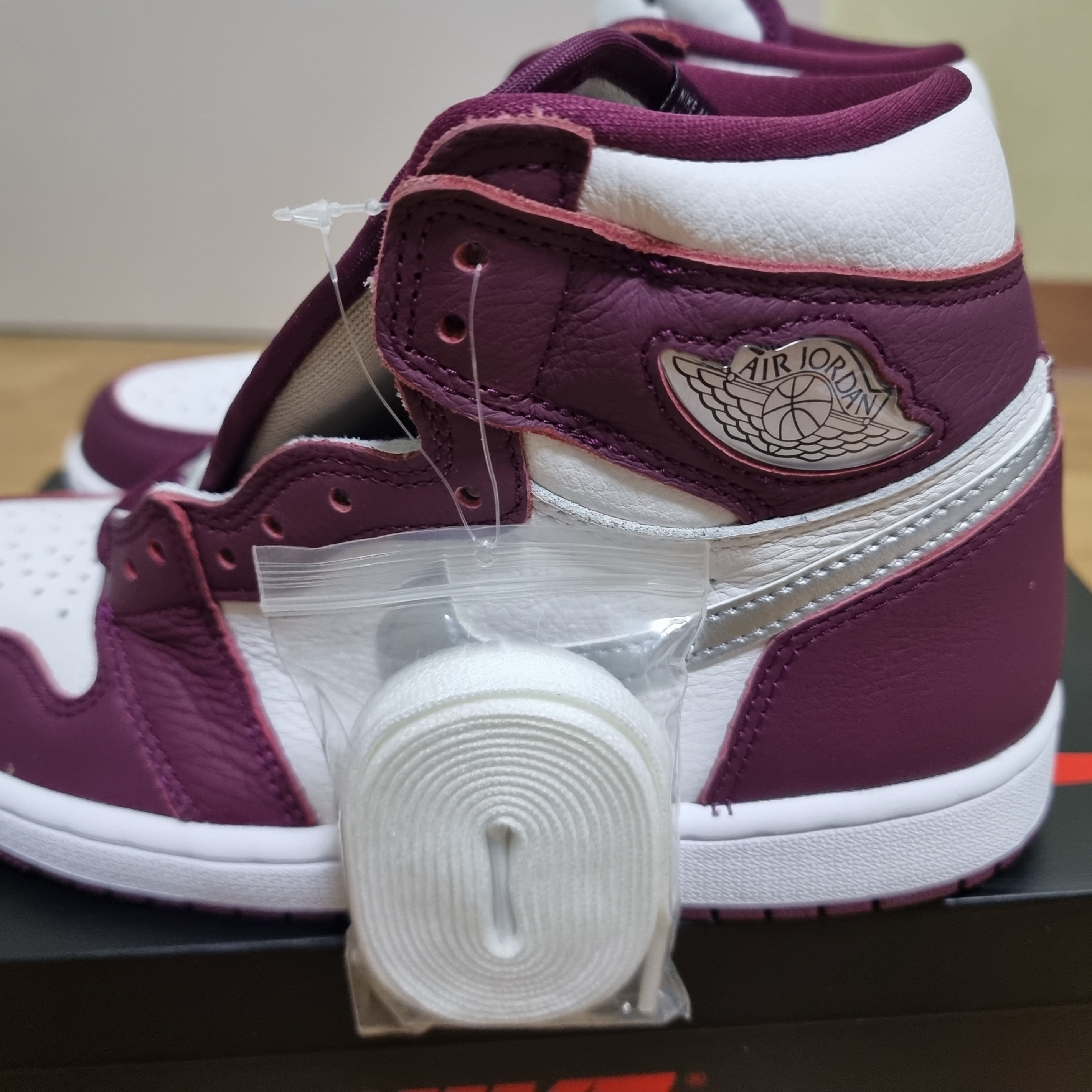 Jordan 1 Retro High OG Bordeaux 착용 스타일 - 1