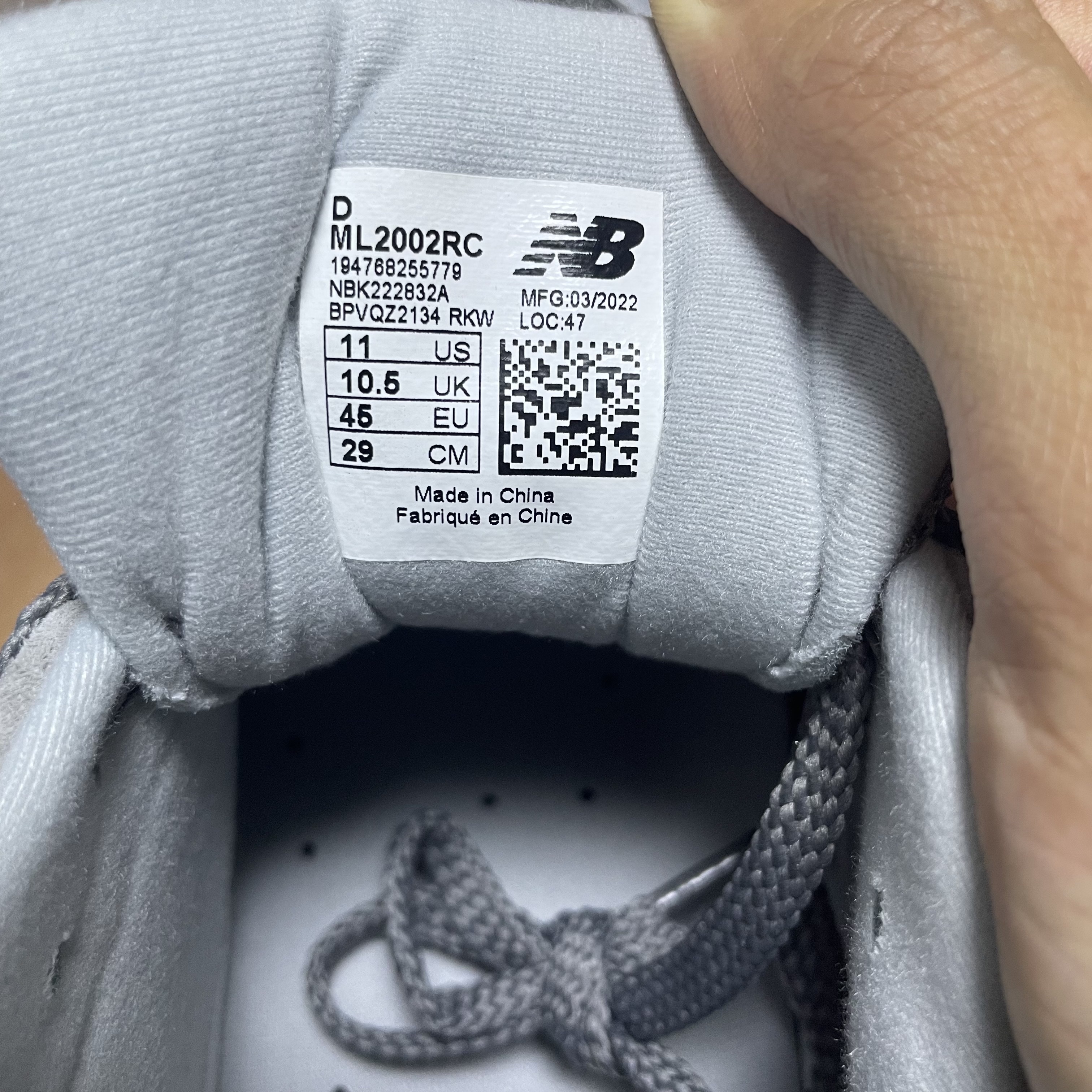New Balance 2002R Grey 착용 스타일