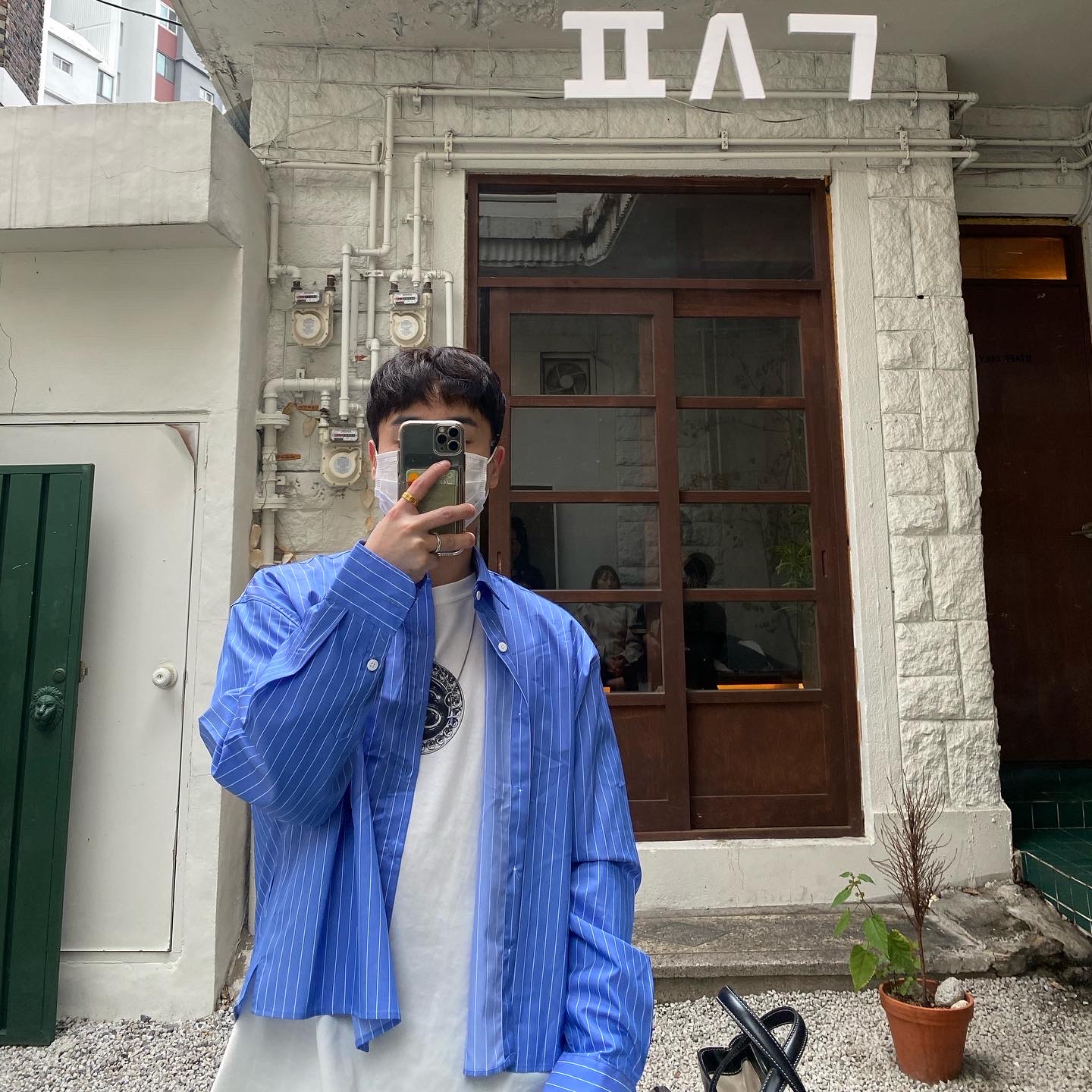 Balenciaga Runner Sneakers Blue White, Nike x Stussy Big Swoosh LS T-Shirt White - US/EU 착용 스타일 - 2