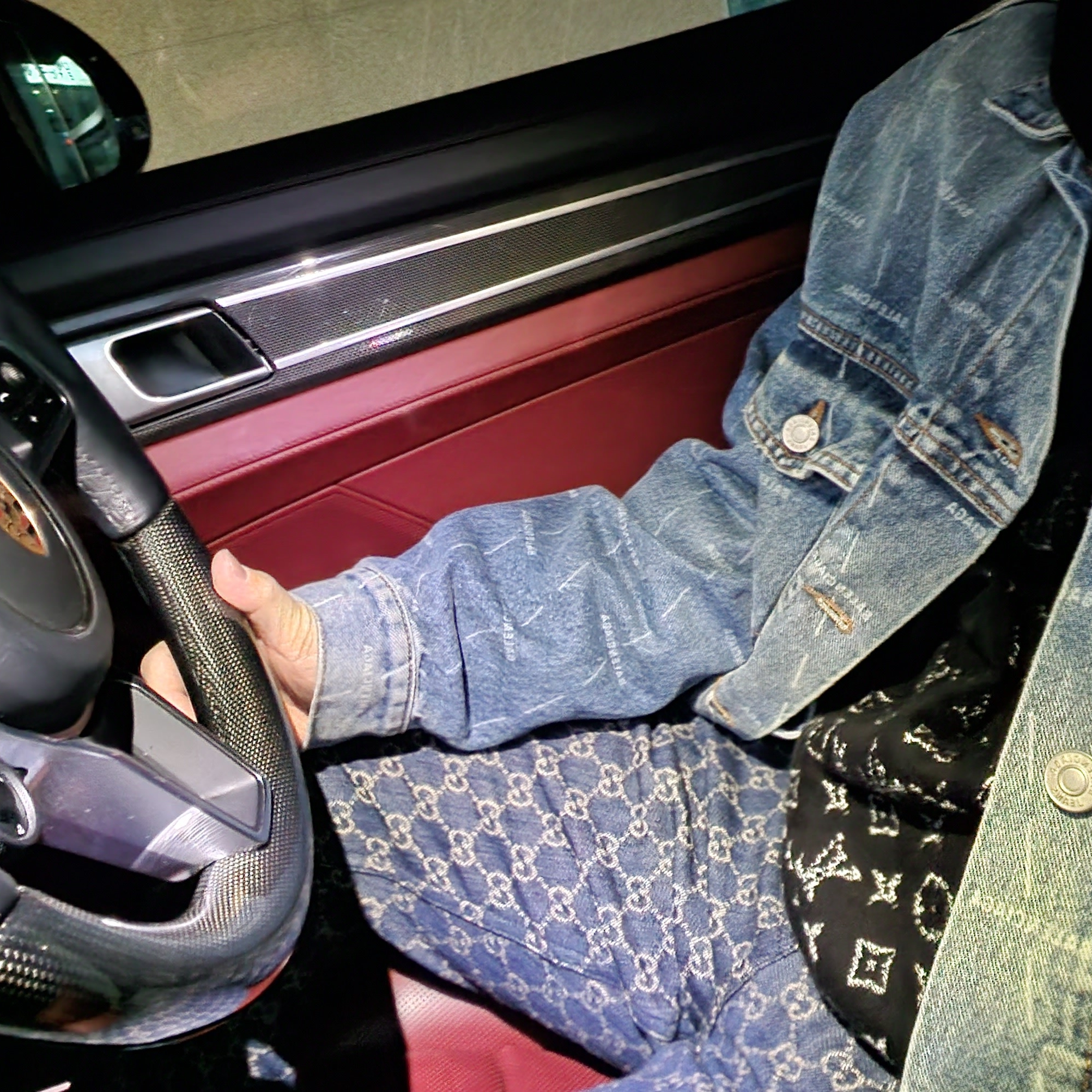 Louis Vuitton Monogram Gradient Hoodie Black, Balenciaga Padded Japanese Denim Jacket Indigo 착용 스타일 - 1