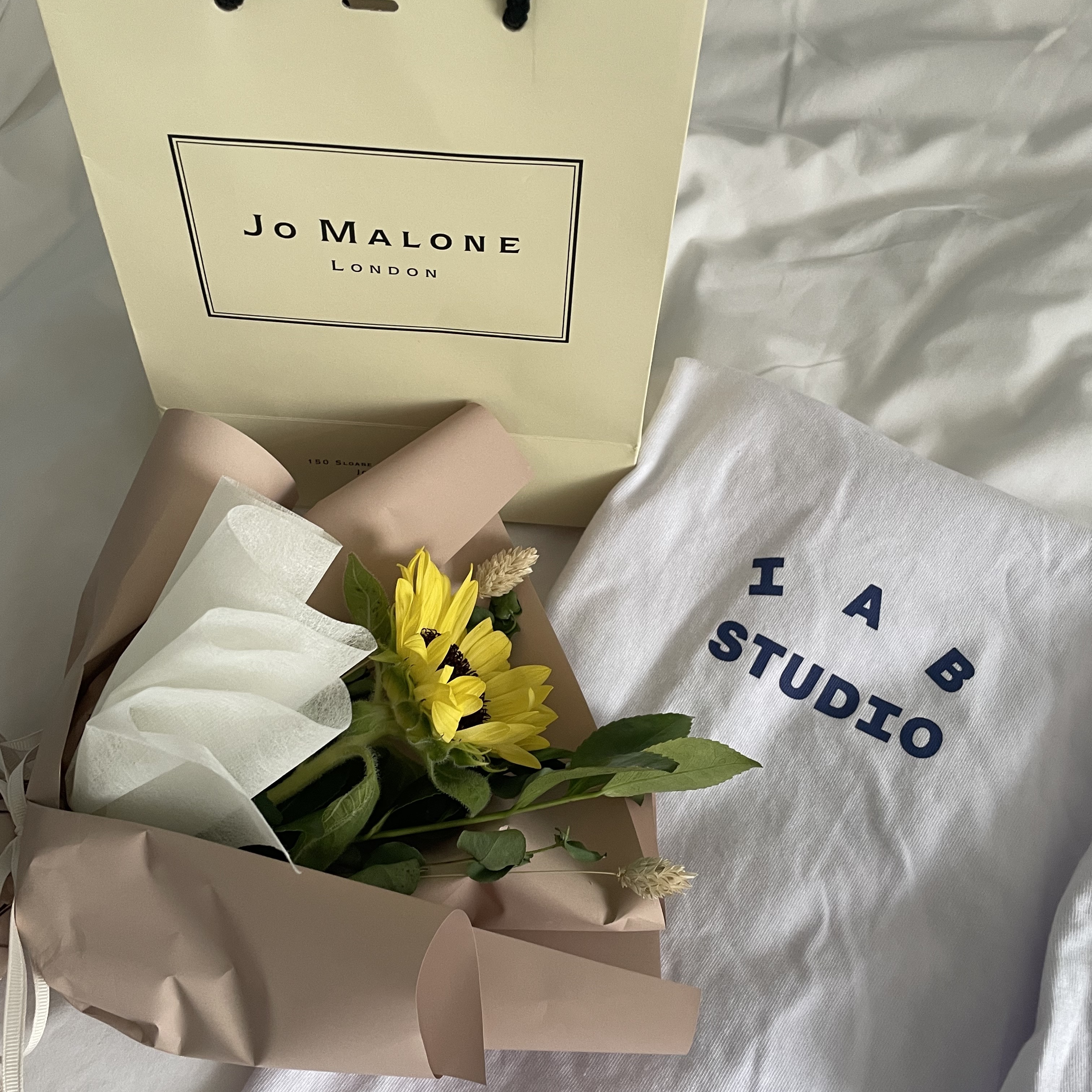 IAB Studio T-Shirt White Navy - 22FW, Jo Malone Wood Sage & Sea Salt Cologne 30ml 착용 스타일