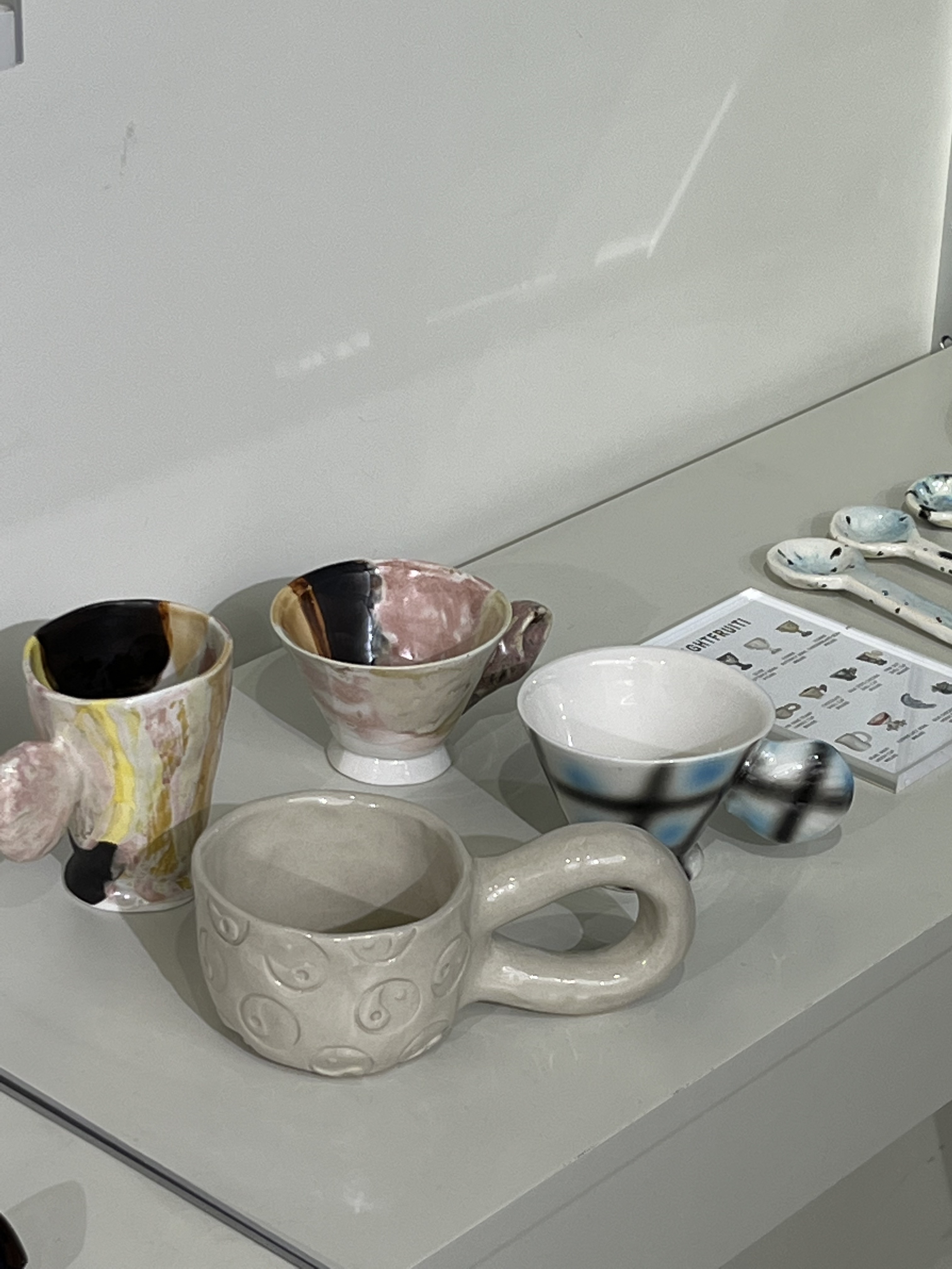 Autry Medalist Low Leather Sneakers White Black 착용 스타일 - 4