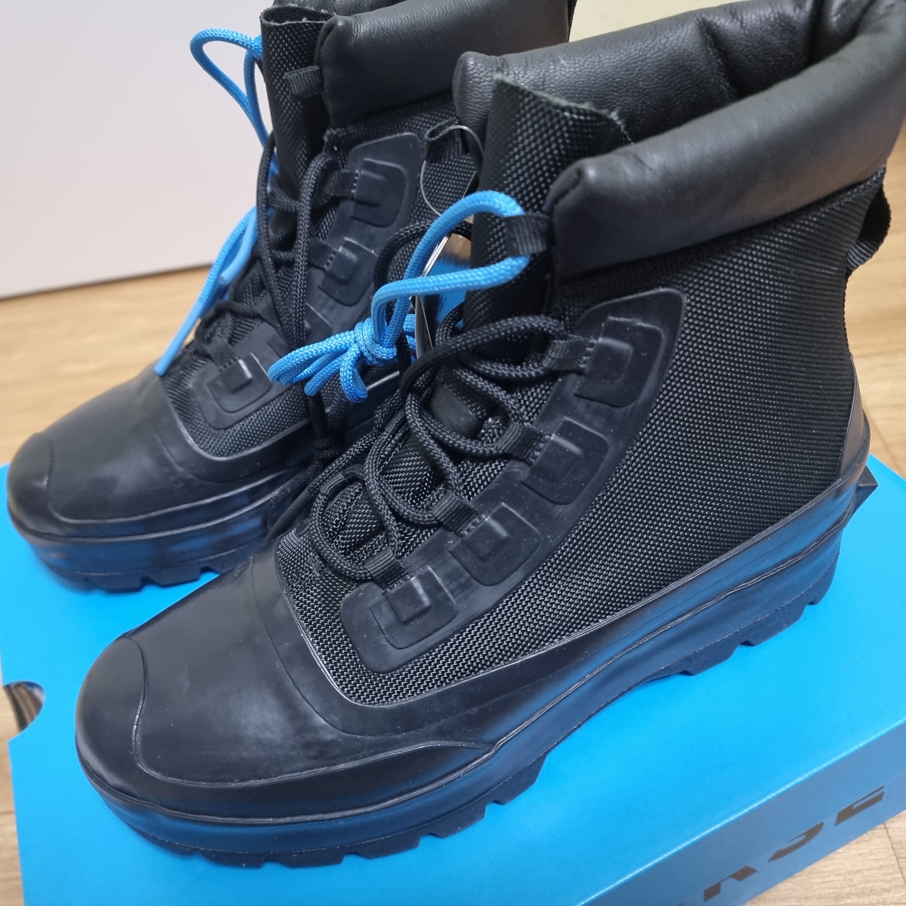 Converse x Ambush Chuck Taylor All Star Duck Boot Black 착용 스타일 - 2