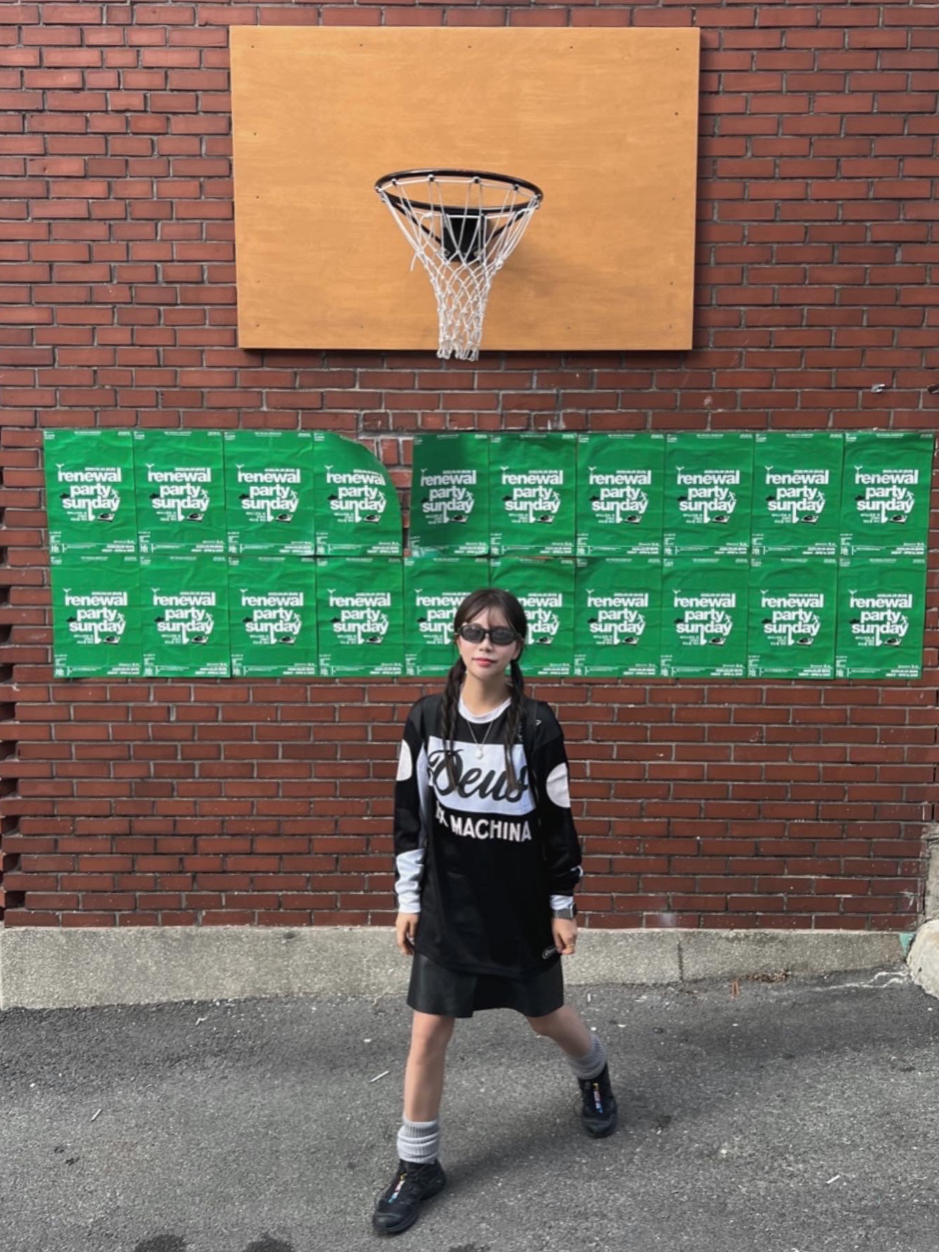 Oakley RadaLock Path Polished Black Frame Prizm Black Lenses Low Bridge Fit, Helinox x Deus Ex Machina T-Shirt Black 착용 스타일