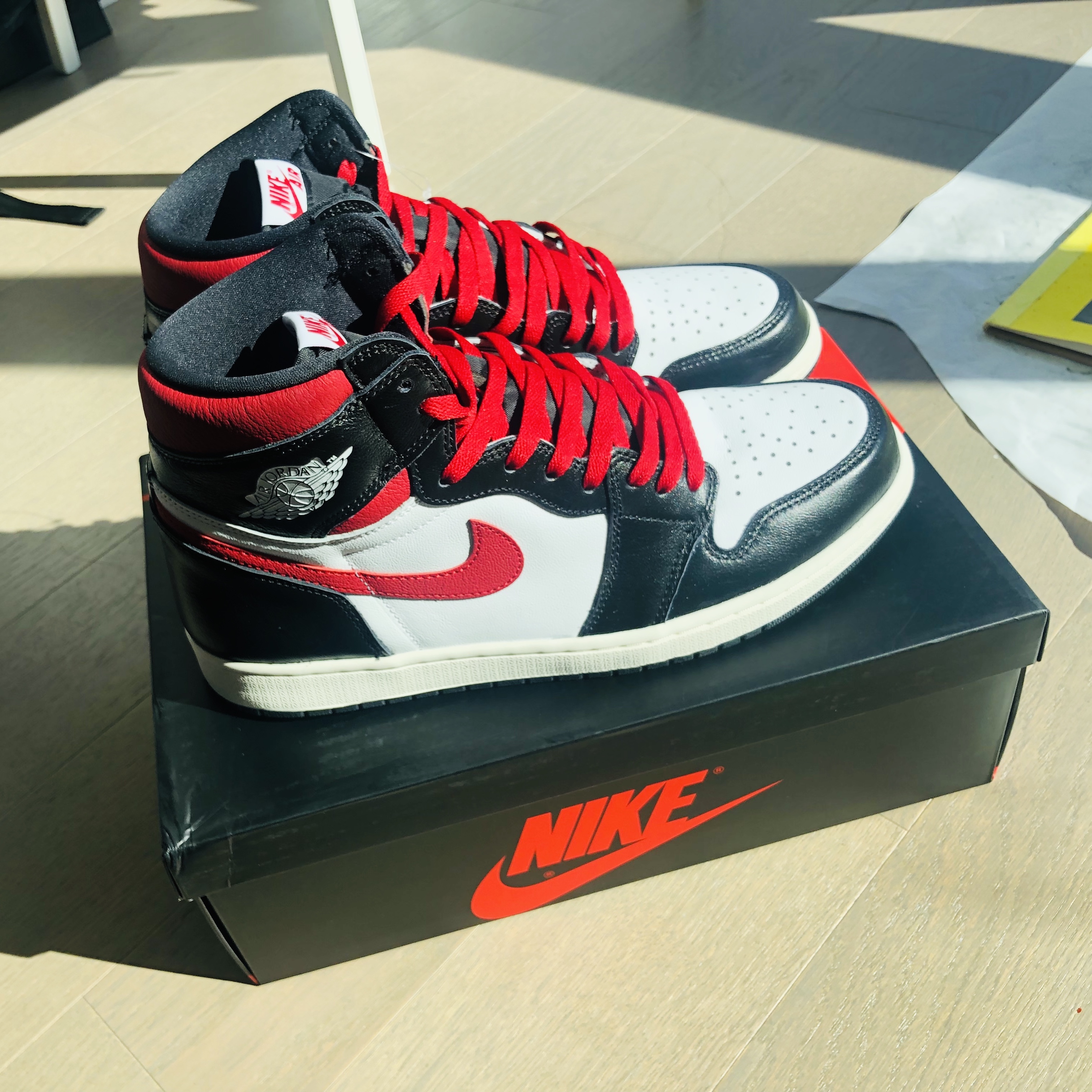 Jordan 1 Mid Gym Red Black White 착용 스타일
