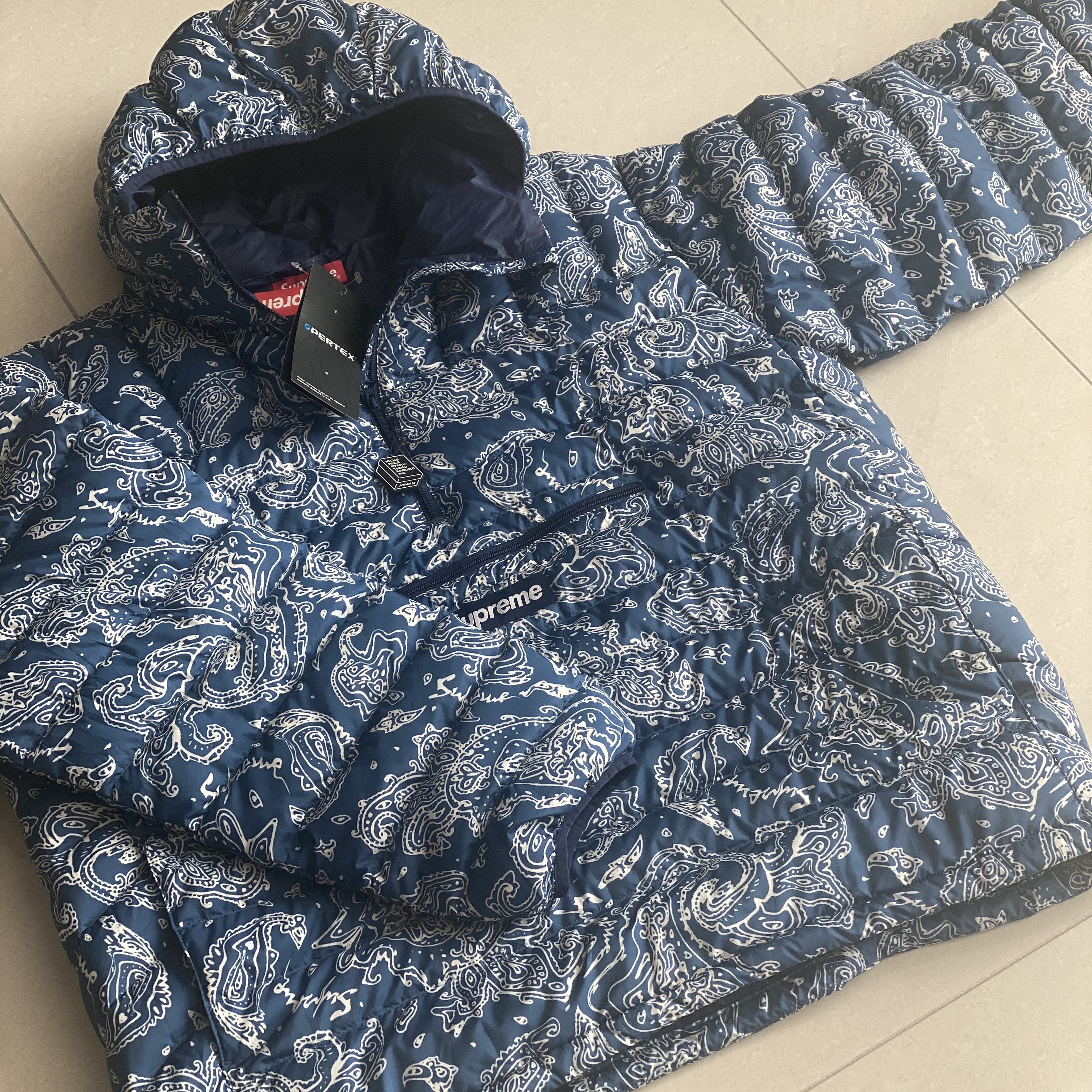Supreme Micro Down Half Zip Hooded Pullover Blue Paisley - 22FW 착용 스타일