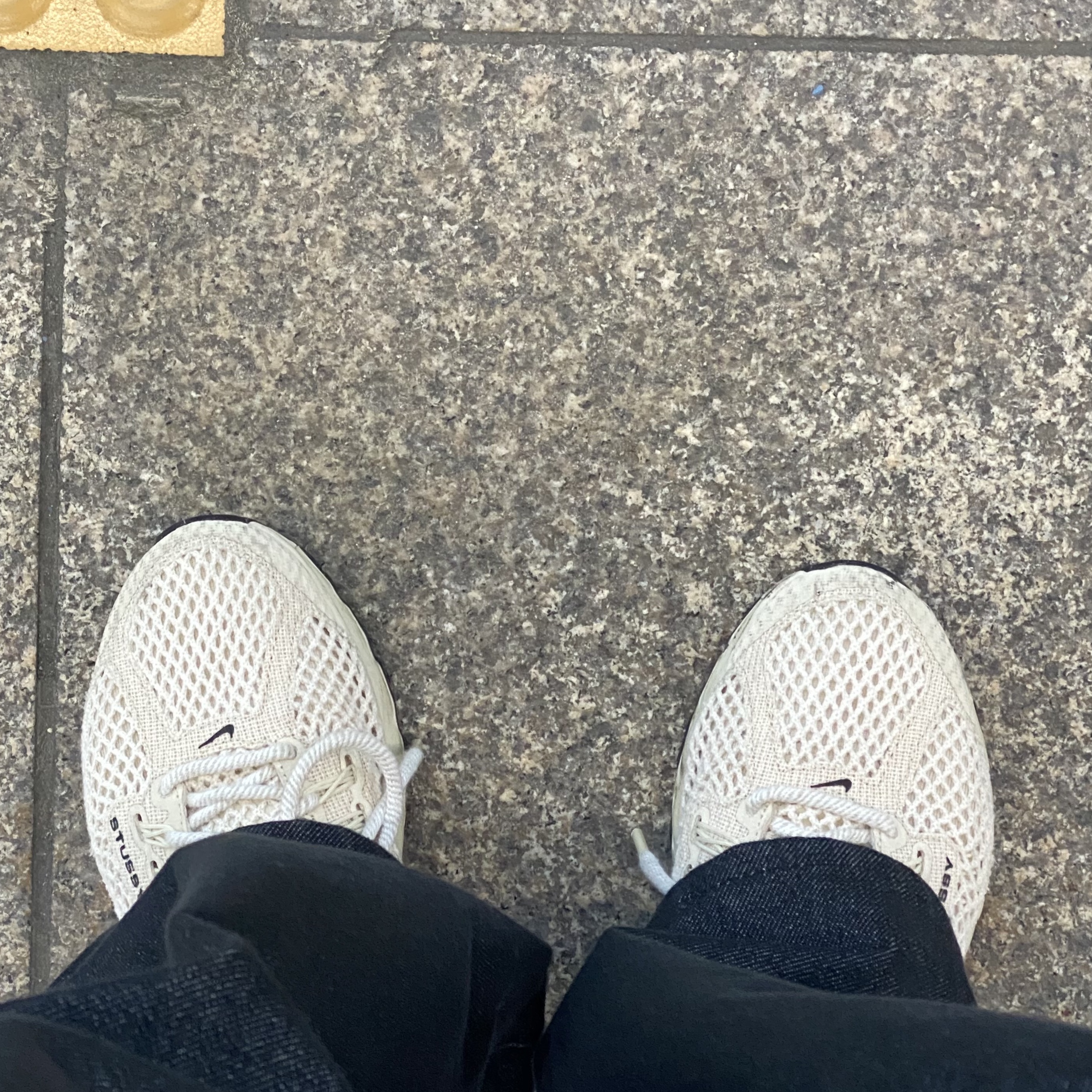 Nike x Stussy Air Max 2013 Fossil, Apple AirPods Max Lightning Space Gray (Korean Ver.) 착용 스타일 - 1