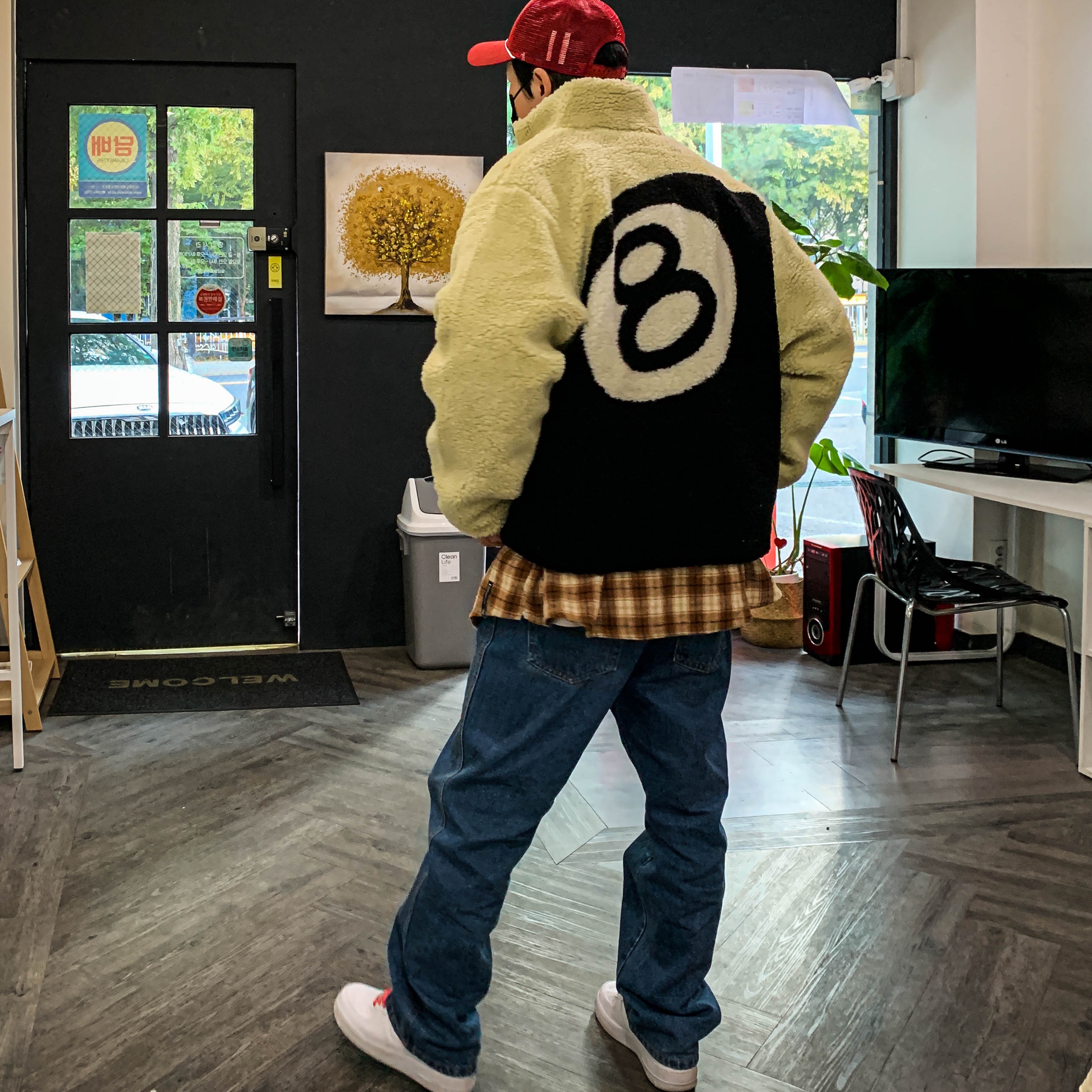 Stussy 8 Ball Sherpa Jacket Natural, Nike x Supreme Air Force 1 Low White 착용 스타일 - 1
