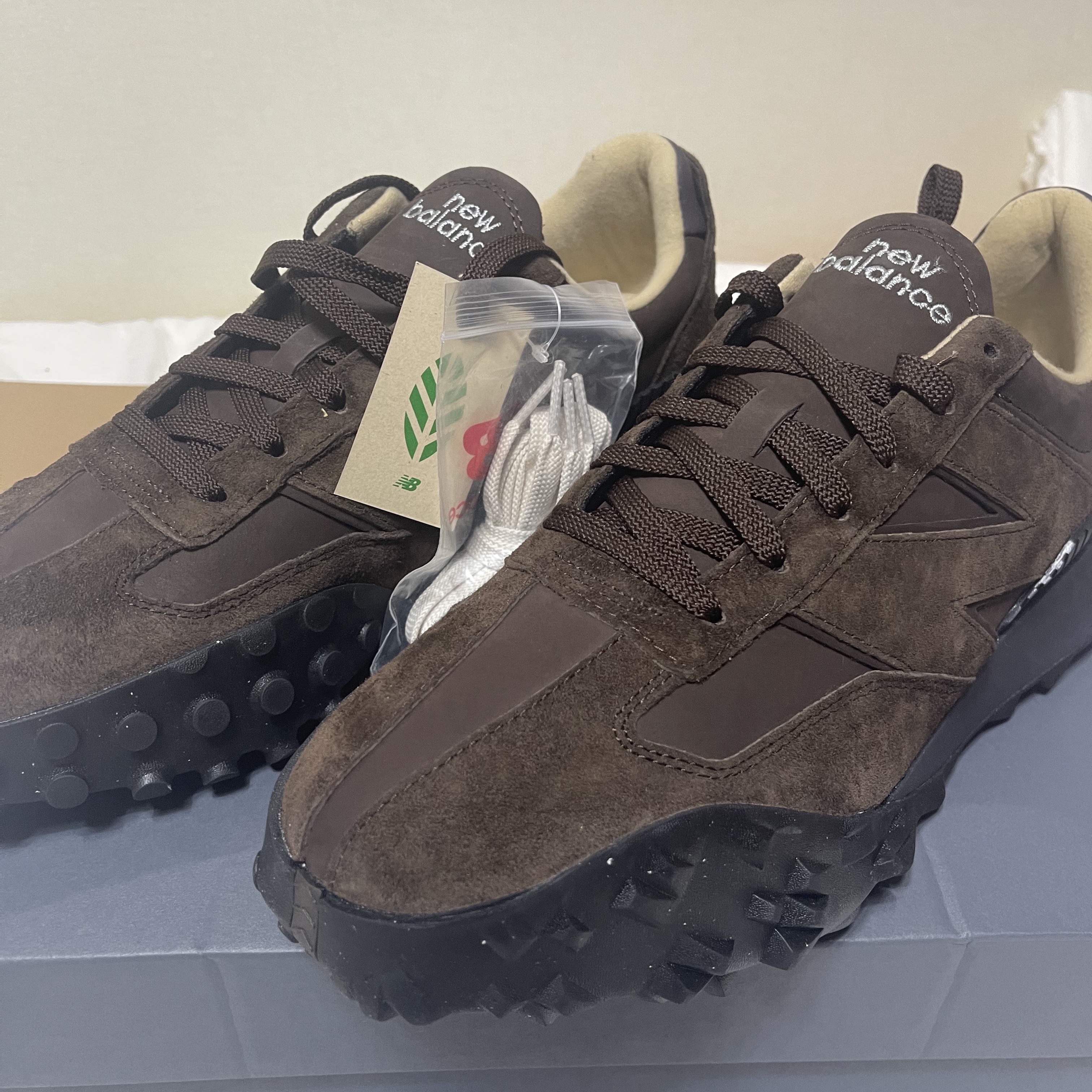 New Balance x Auralee XC-72 Brown 착용 스타일 - 2