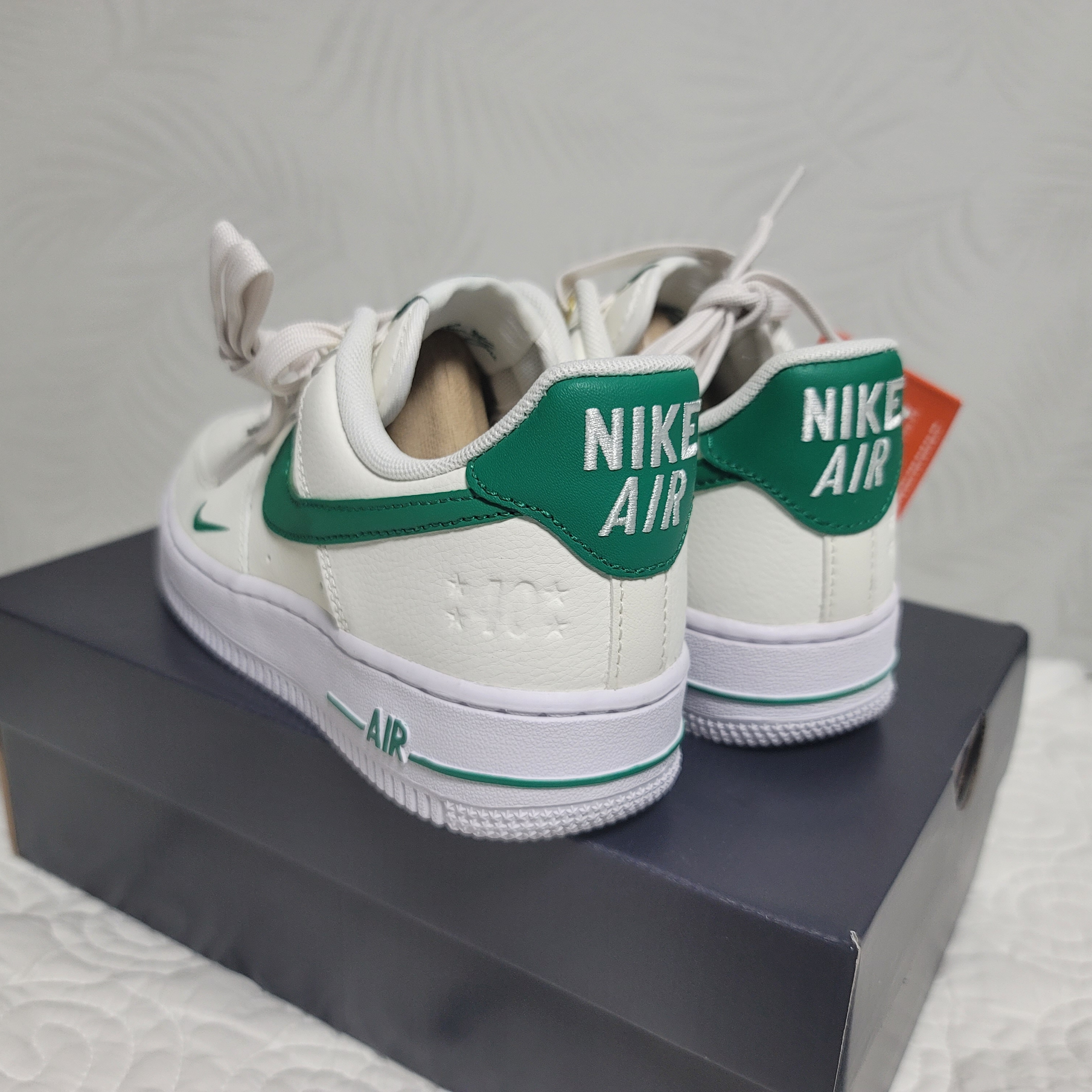 (W) Nike Air Force 1 '07 SE 40th Anniversary Join Forces Sail Malachite 착용 스타일 - 3