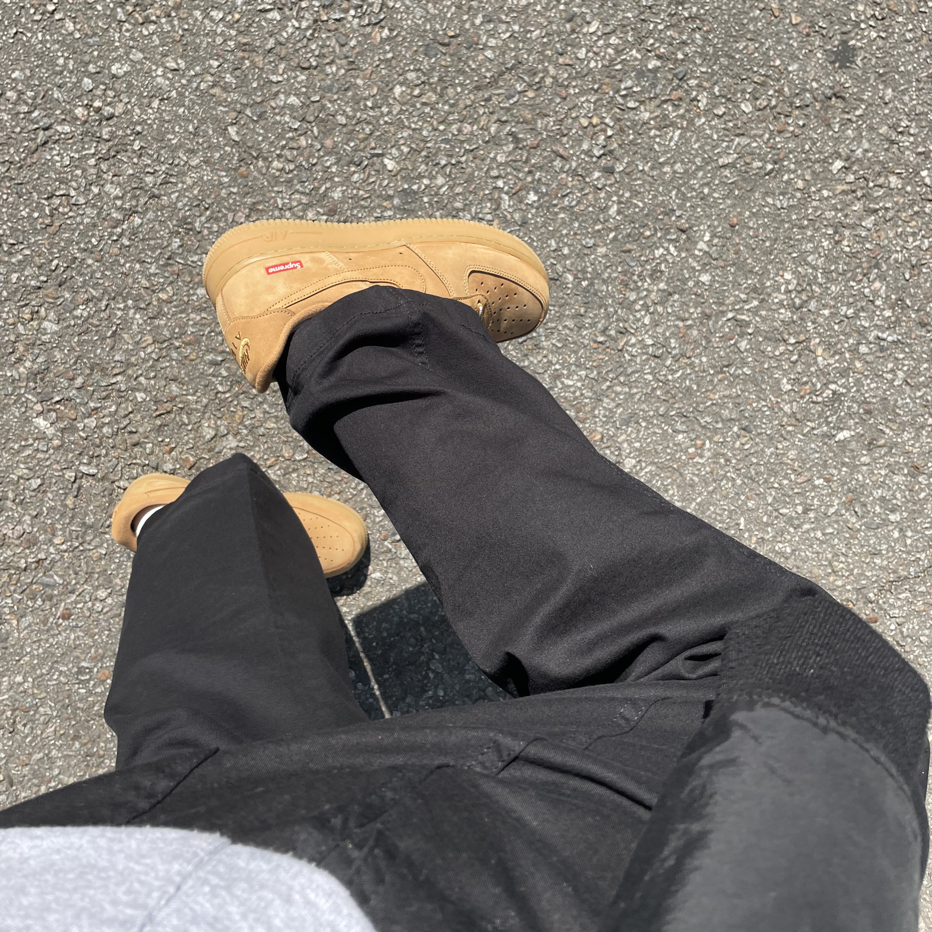 Nike x Supreme Air Force 1 Low Flax 착용 스타일 - 1