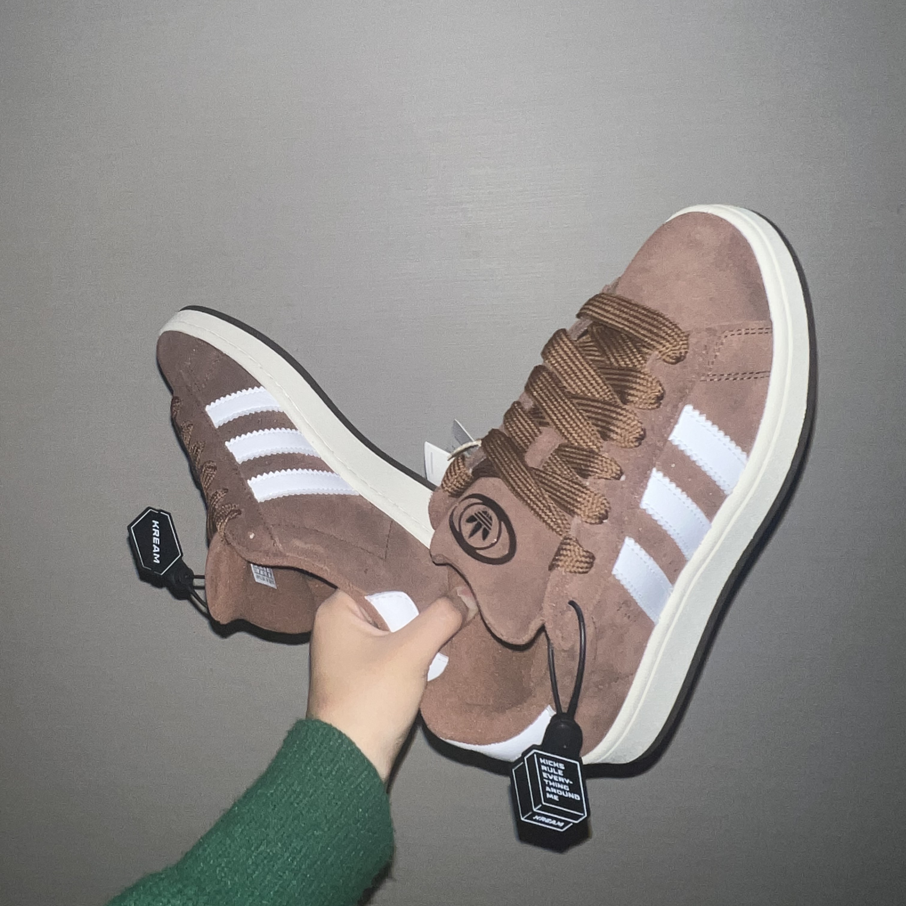 Adidas Campus 00s Bark Cloud White 착용 스타일 - 2
