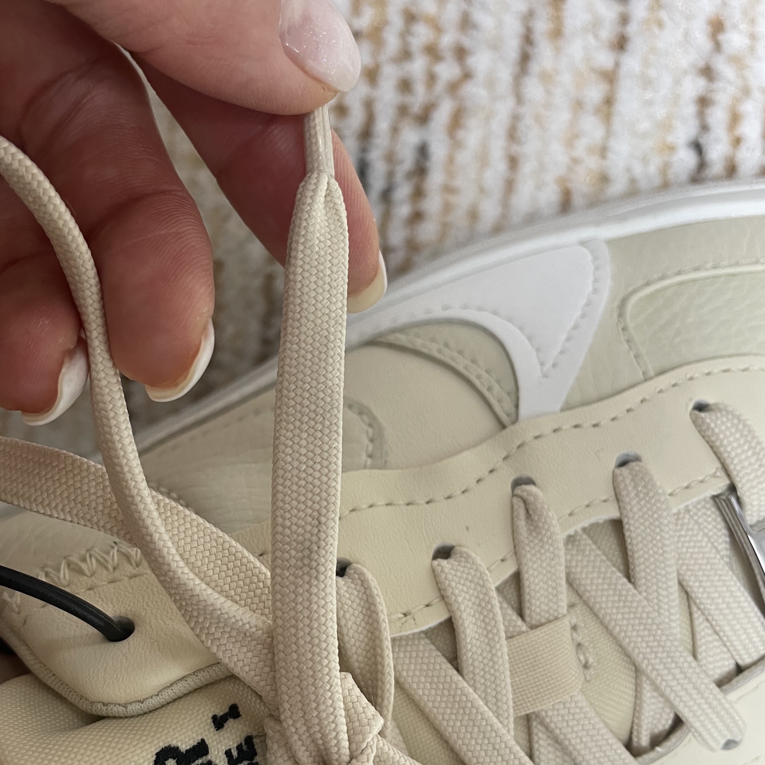 (W) Nike Air Force 1 PLT.AF.ORM Fossil and White 착용 스타일 - 3