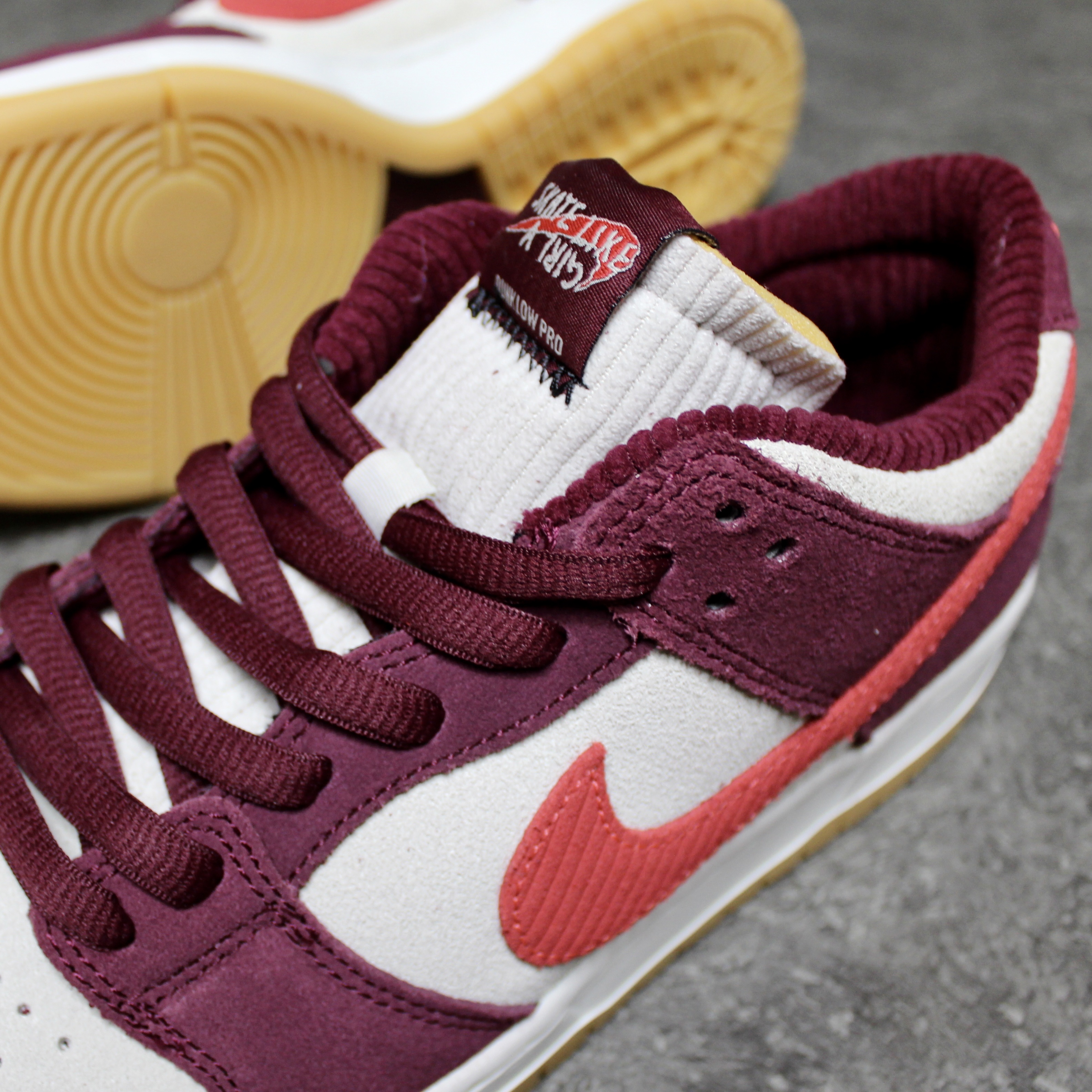 Nike x Skate Like a Girl SB Dunk Low QS Barely Rose 착용 스타일 - 4