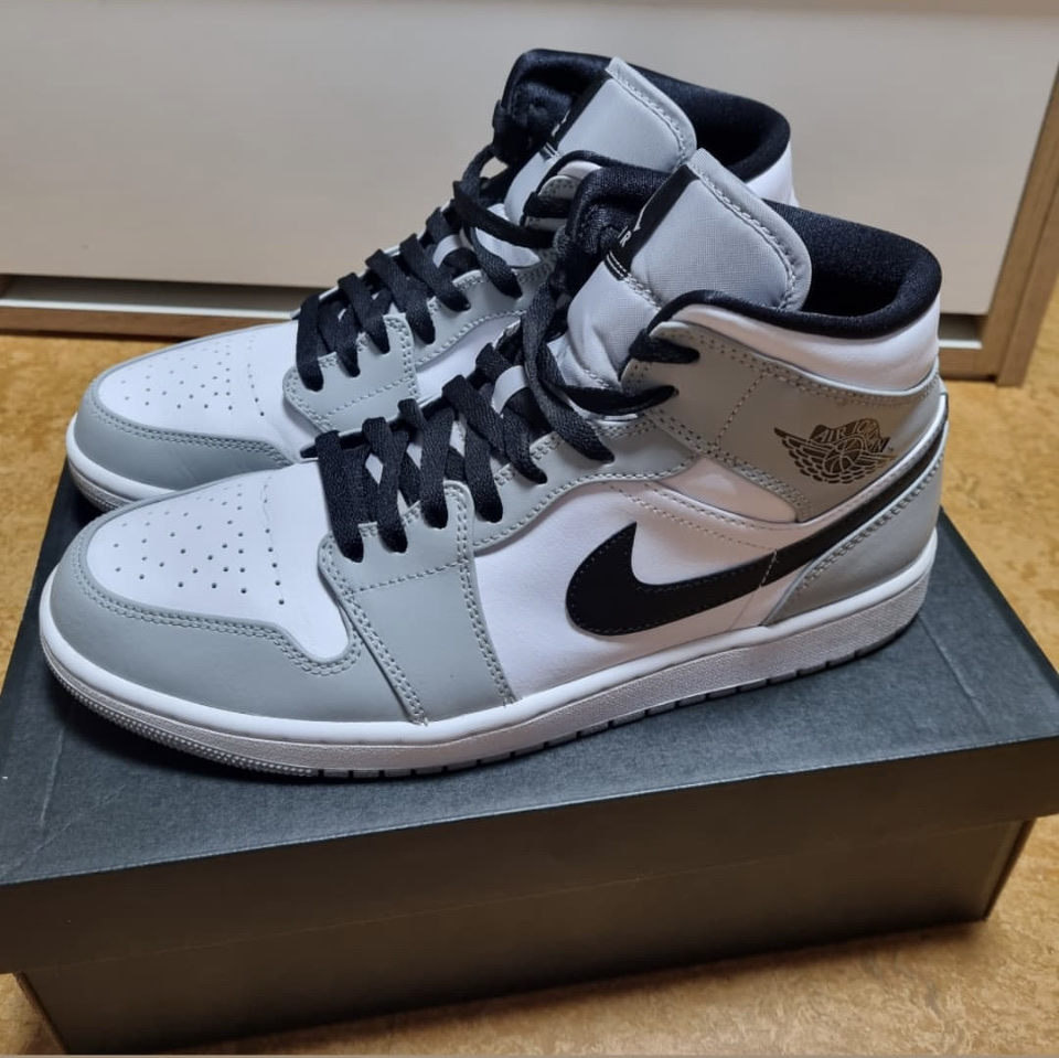 Jordan 1 Mid Light Smoke Grey 착용 스타일
