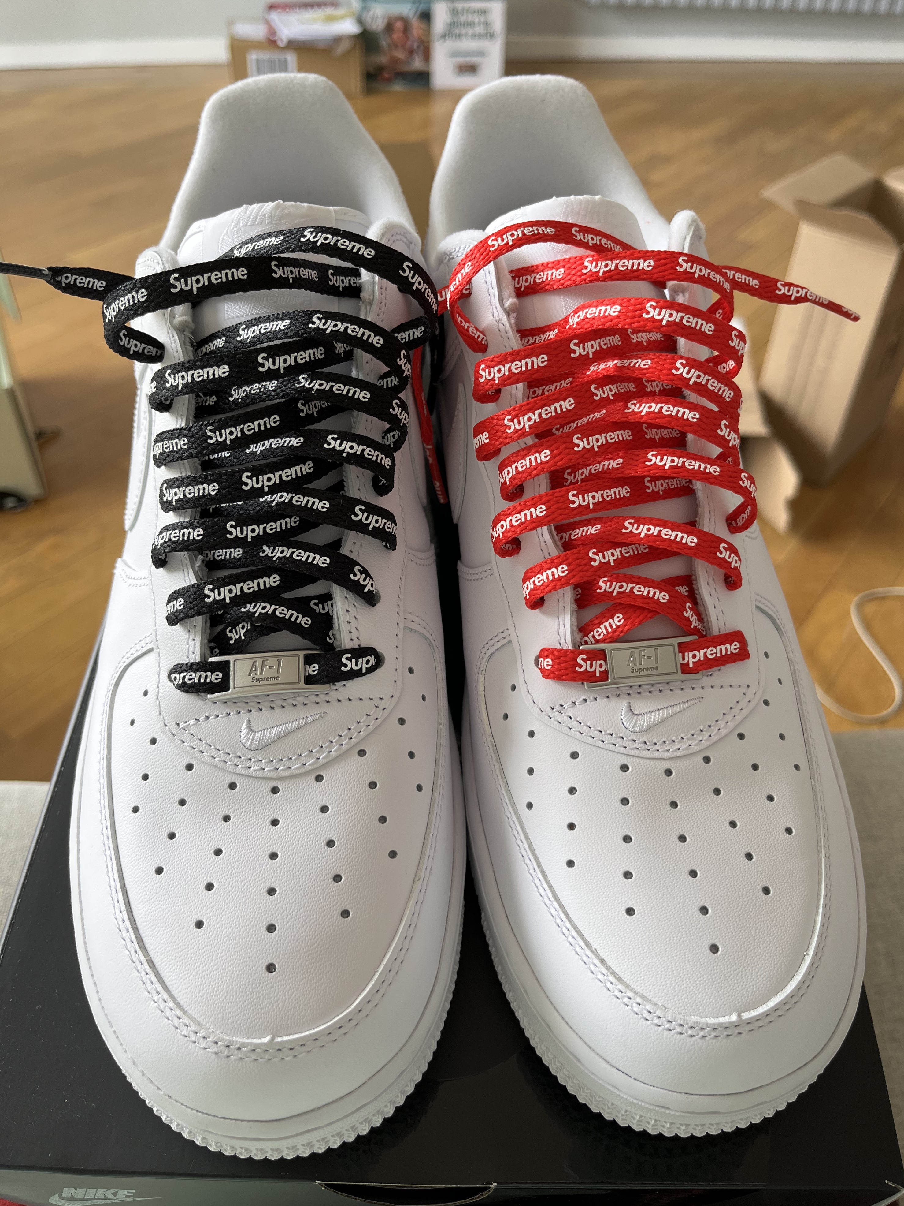 Nike x Supreme Air Force 1 Low White, Nike x Supreme Air Force 1 Low Black 착용 스타일