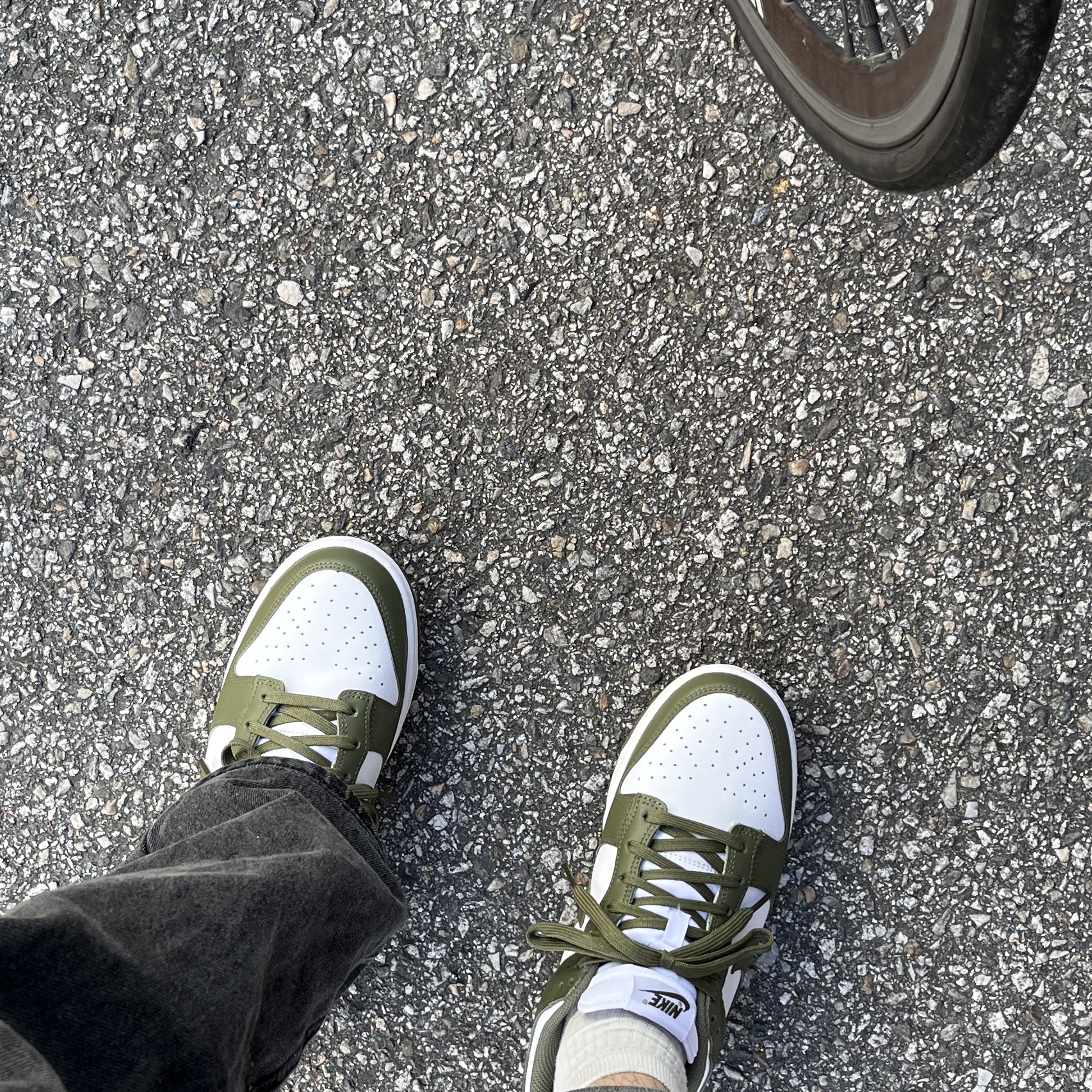 (W) Nike Dunk Low Medium Olive 착용 스타일 - 2