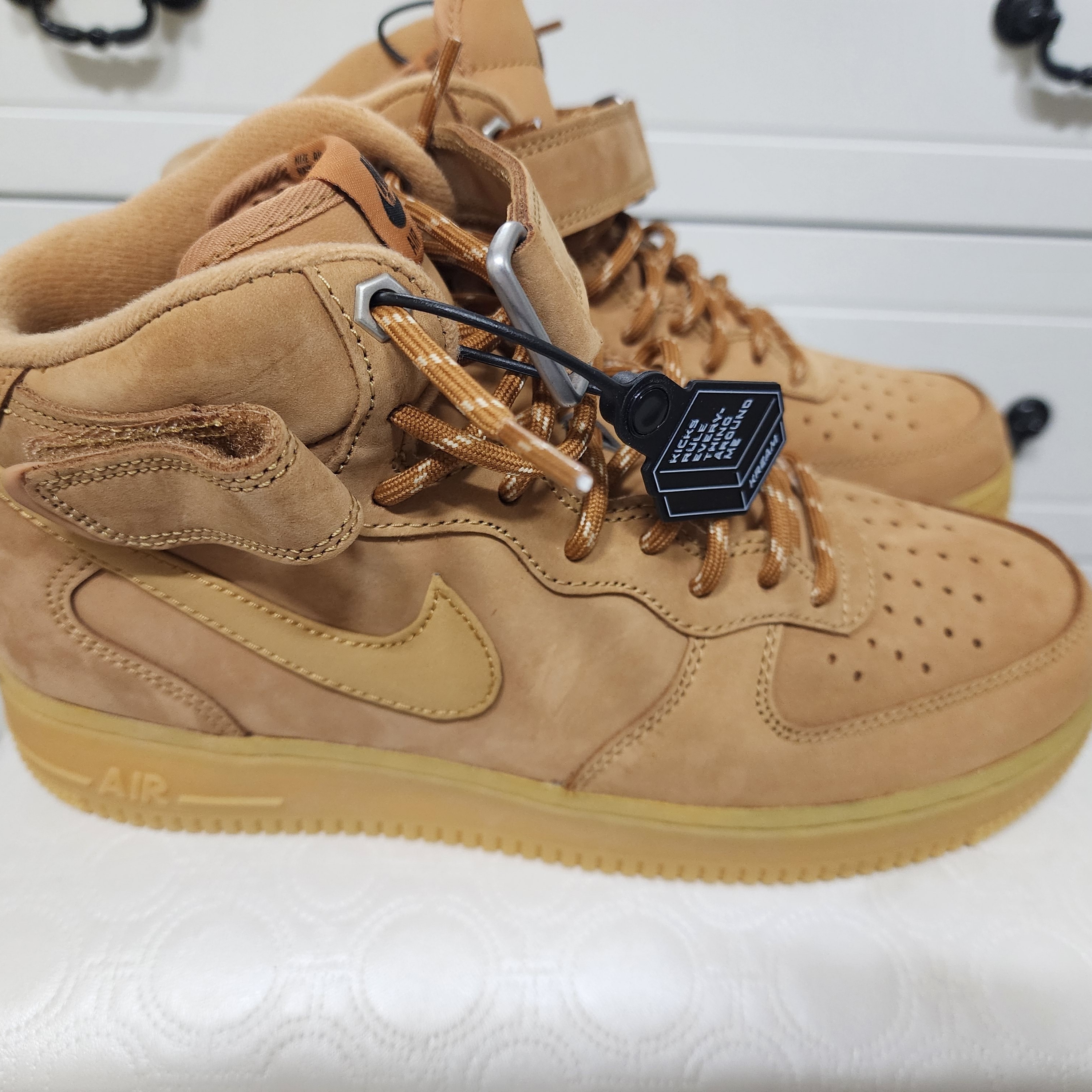 Nike Air Force 1 Mid '07 WB Flax 착용 스타일