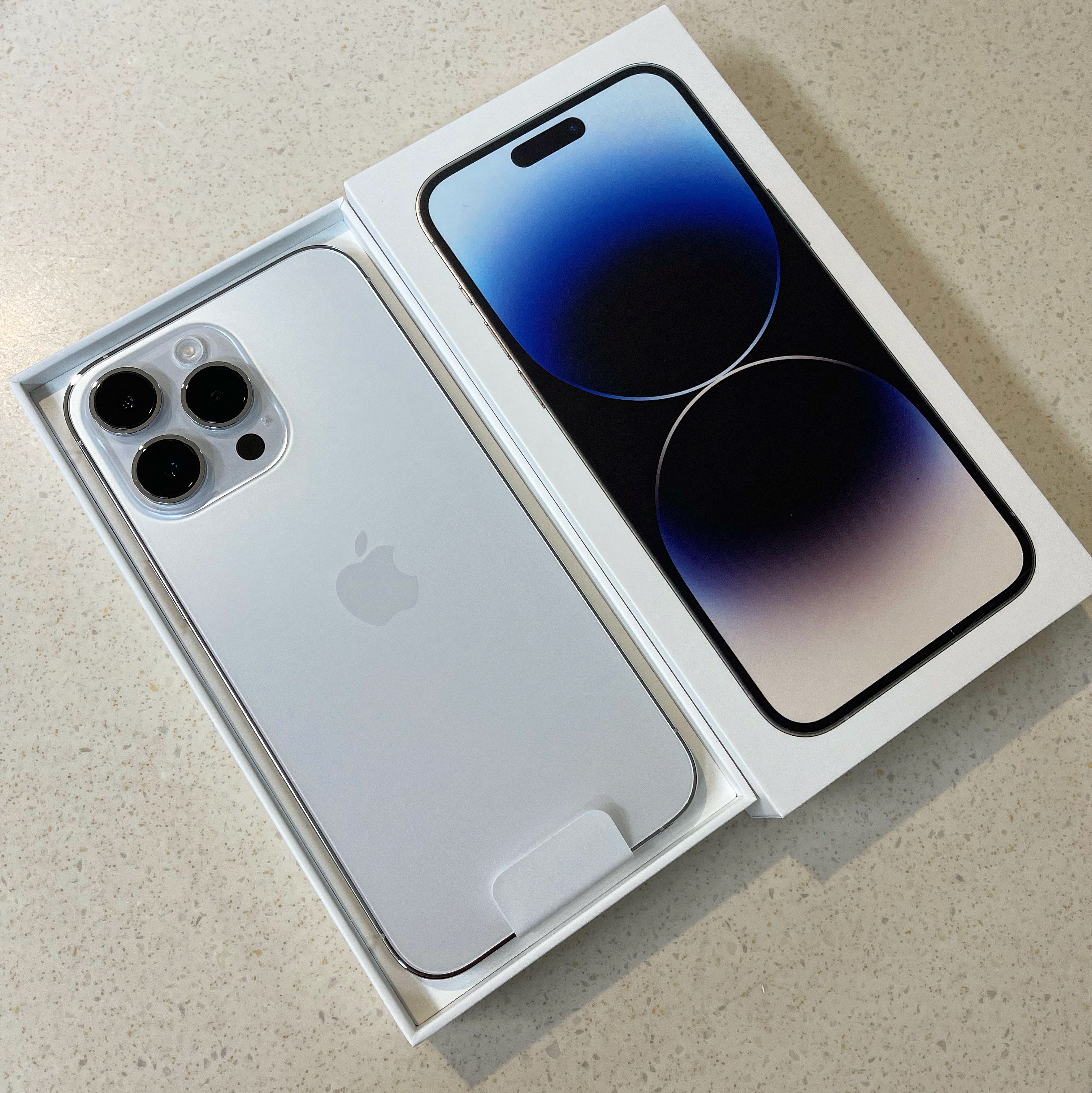 Apple iPhone 14 Pro Max 256GB Silver (Korean Ver.) 착용 스타일