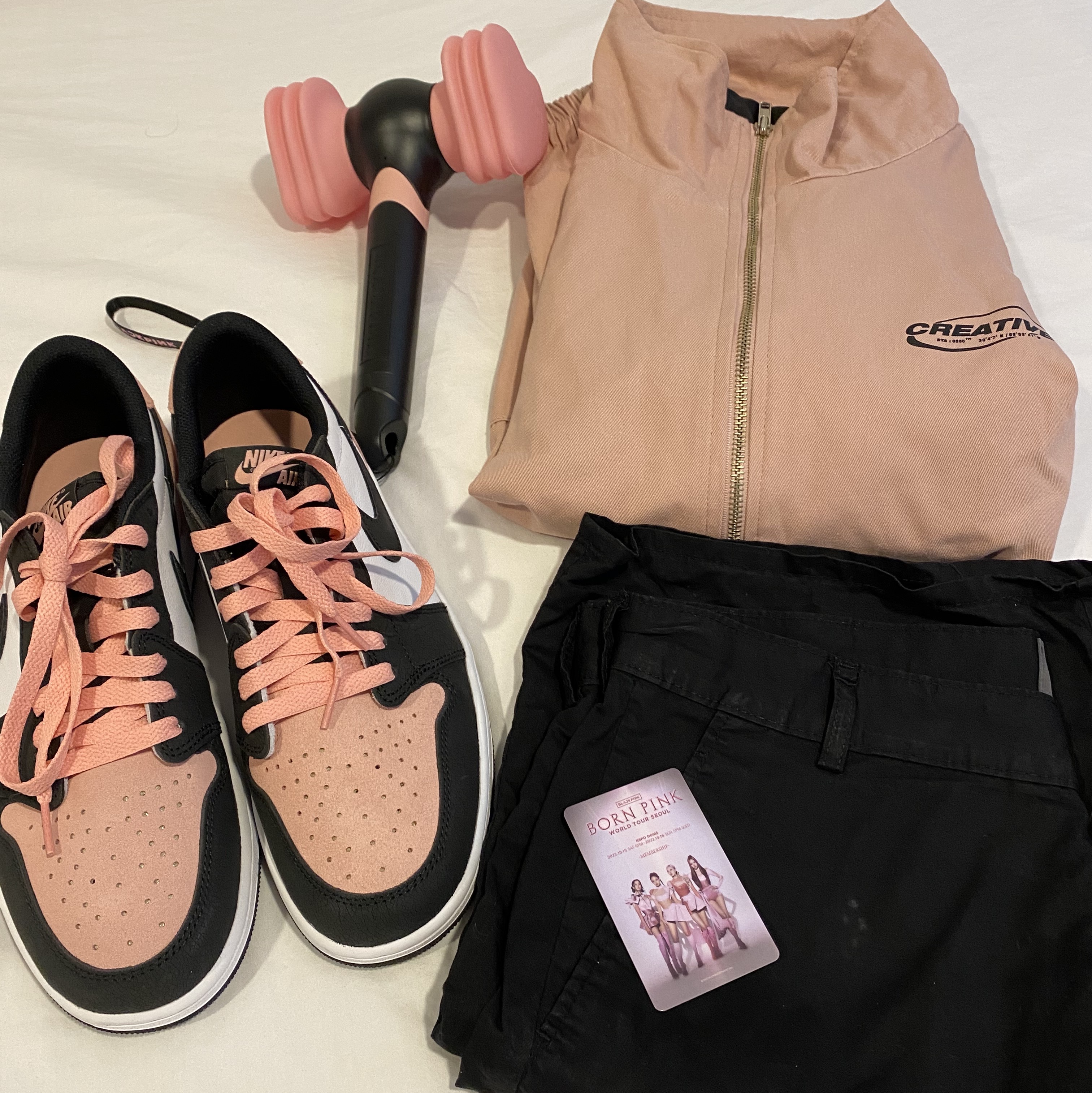Jordan 1 Retro Low OG Bleached Coral 착용 스타일 - 1