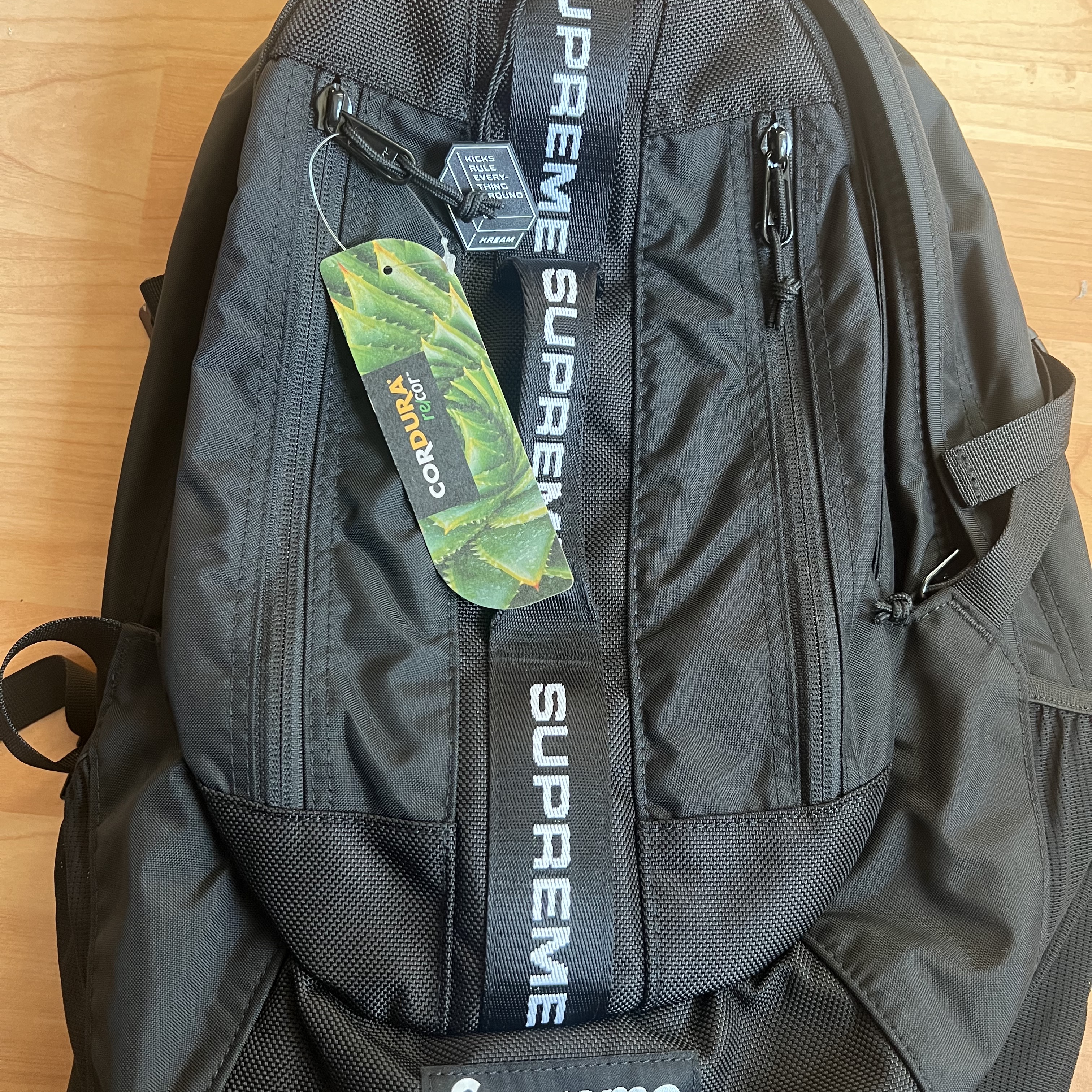 Supreme Backpack Black - 22FW 착용 스타일 - 2