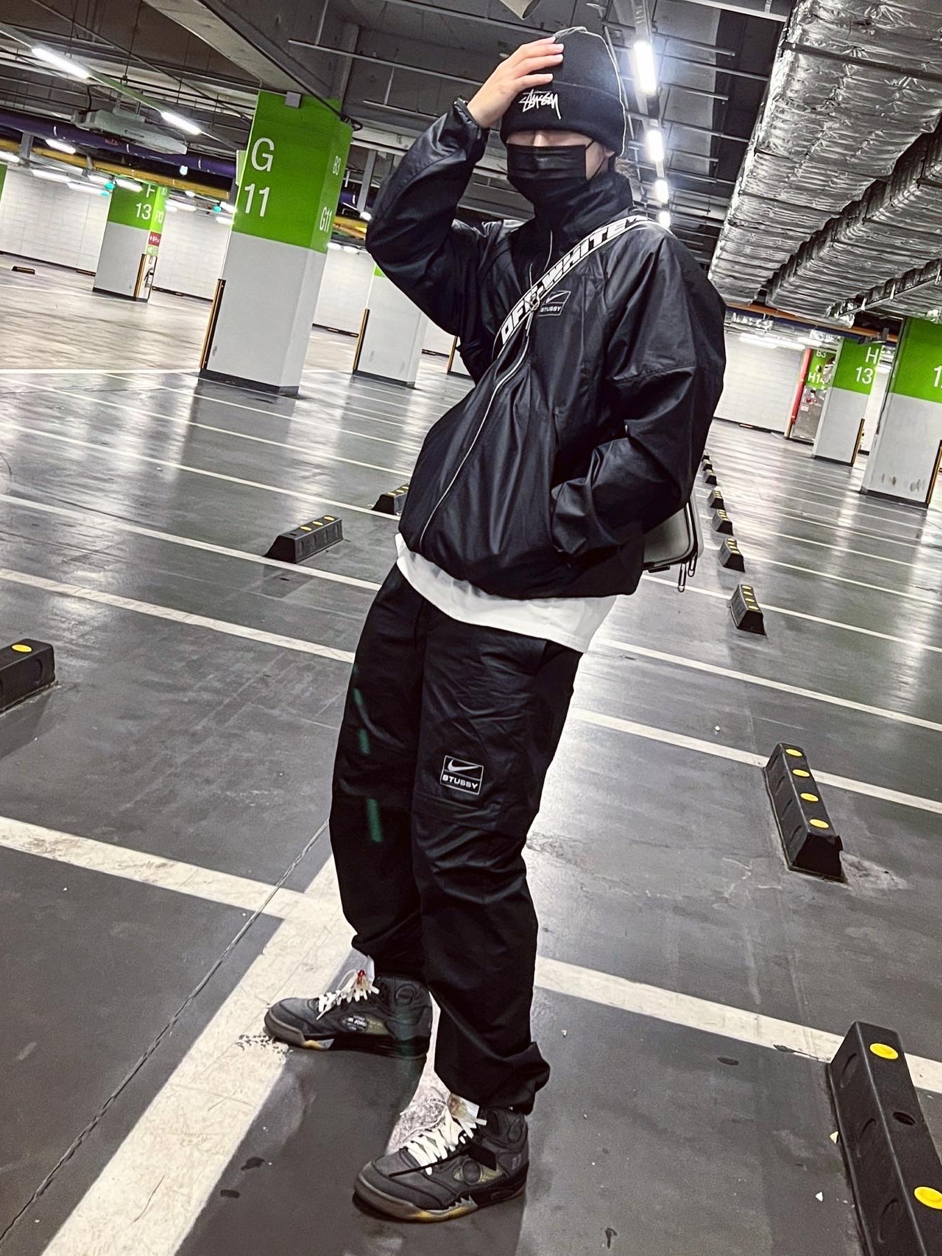 Nike x Stussy NRG FL Storm-Fit Jacket Black (DO5304-010), Nike x Stussy NRG FL Storm-Fit Pants Black (DO7170-010) 착용 스타일 - 1