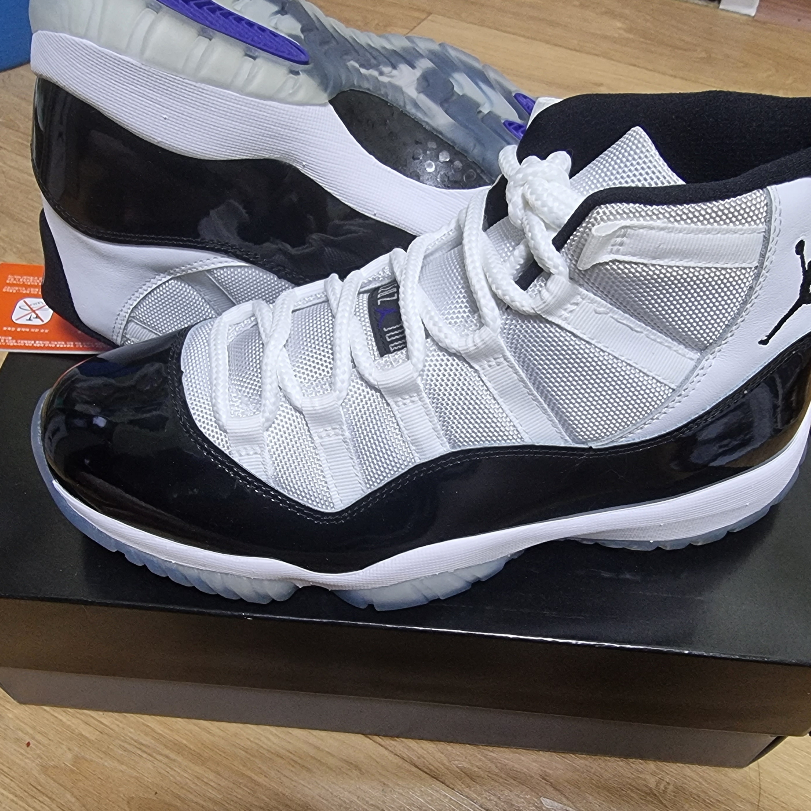 Jordan 11 Retro Concord 2018 착용 스타일 - 2