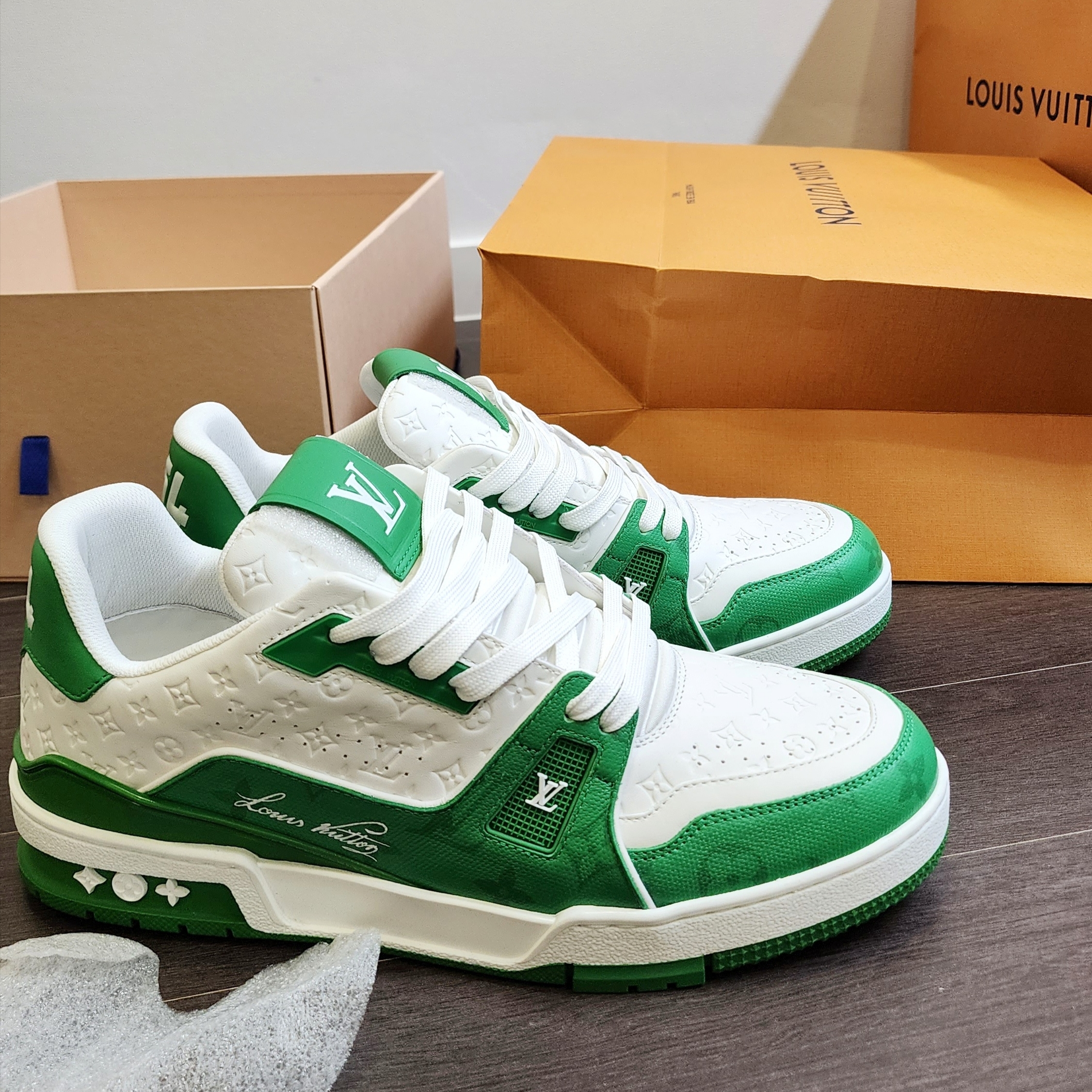 Louis Vuitton LV Trainer Sneakers Green 착용 스타일