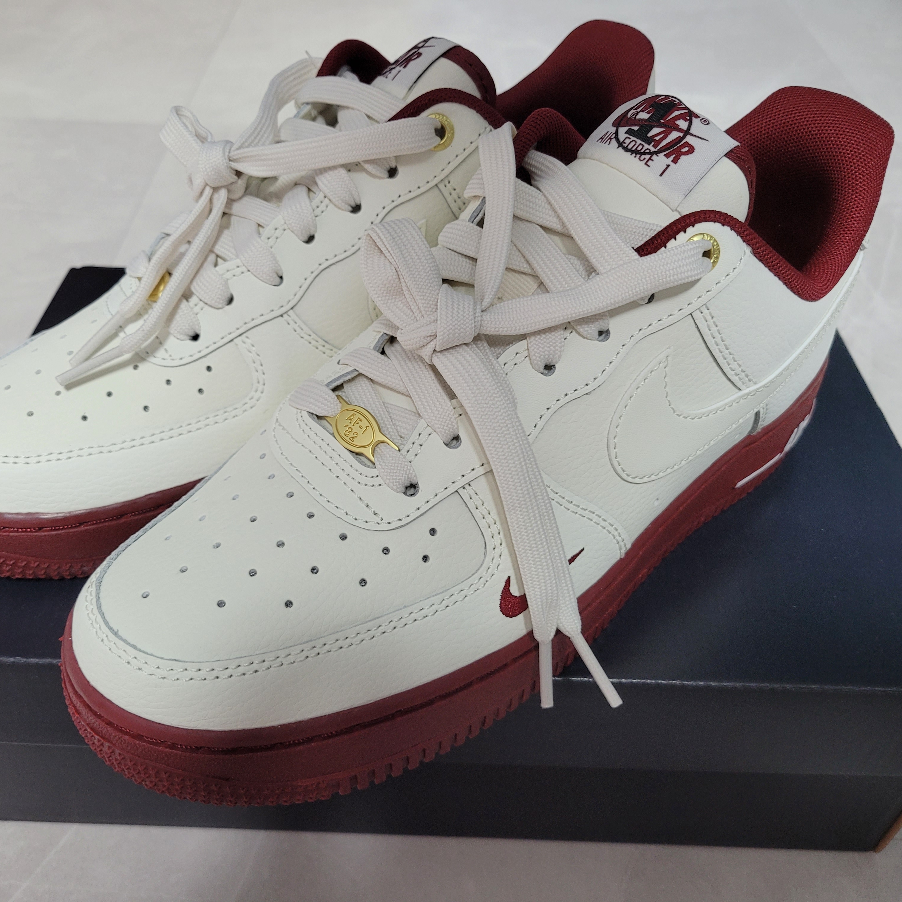 (W) Nike Air Force 1 '07 SE 40th Anniversary Join Forces Sail Team Red 착용 스타일 - 1